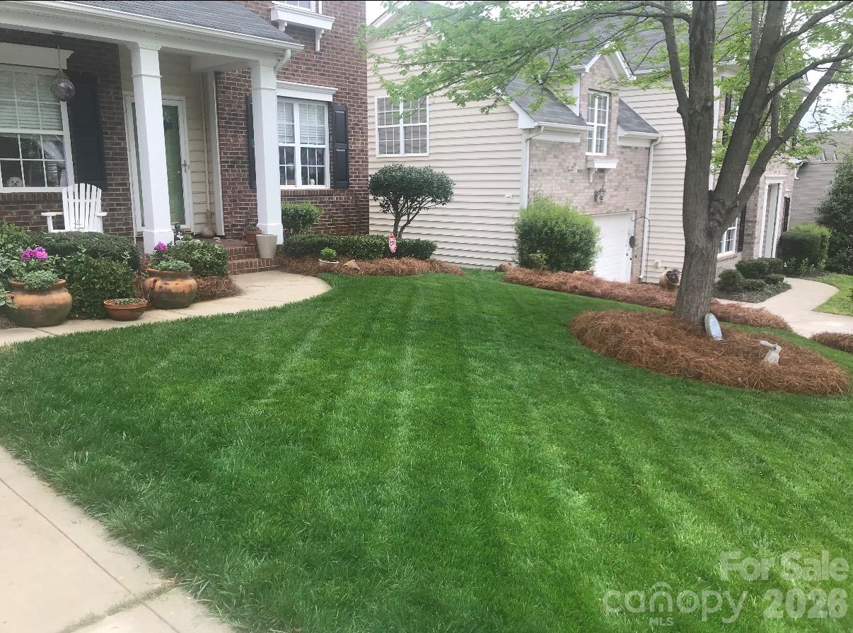 Single Family Residence at 13415 Ada Court, Charlotte, photo 2 of 6