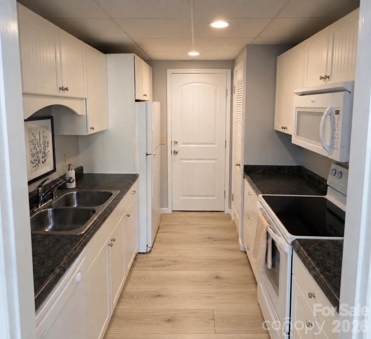 Townhouse at 99 Willow Way, Hendersonville, photo 34 of 91
