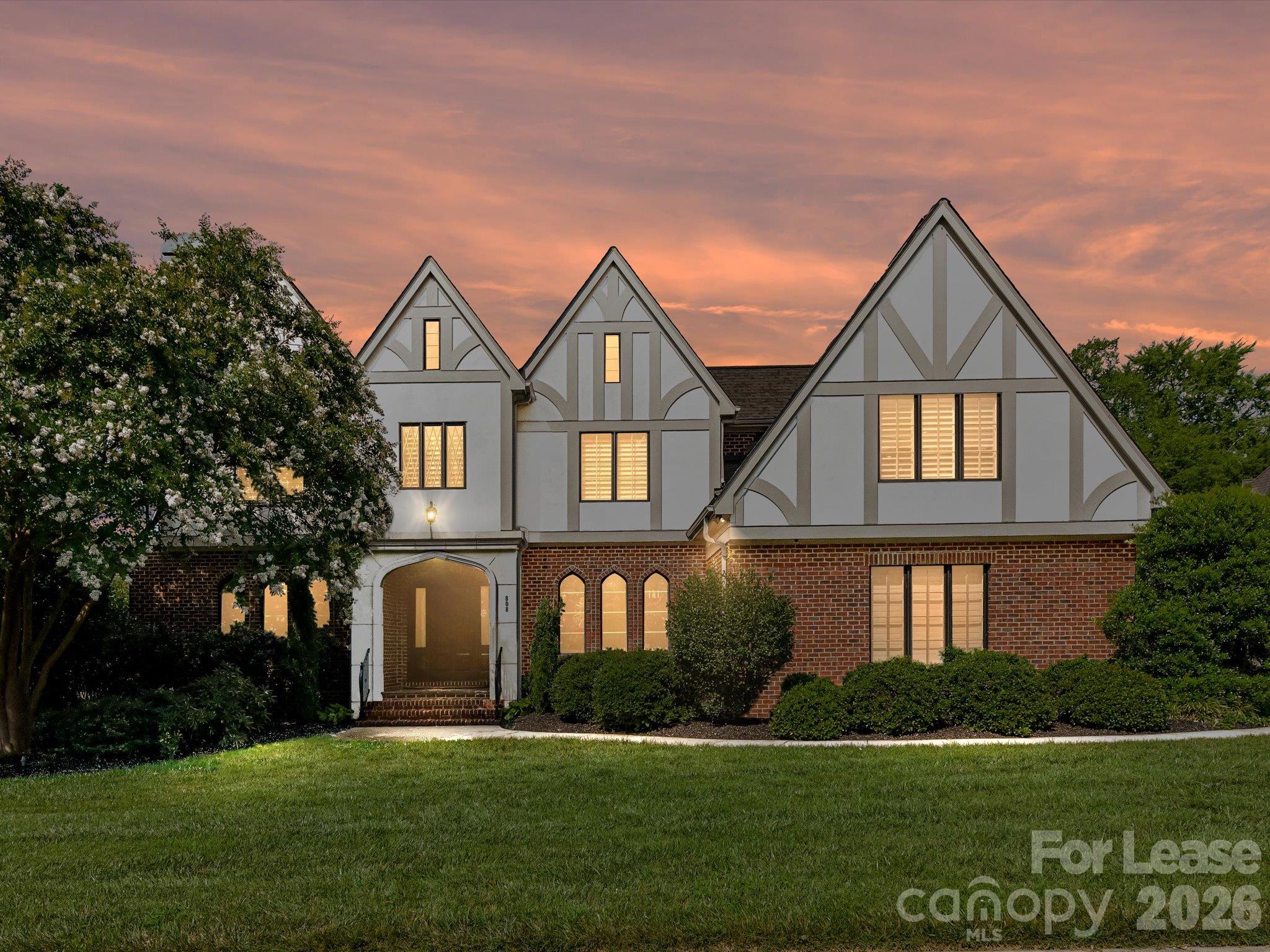 808 Huntington Park Drive