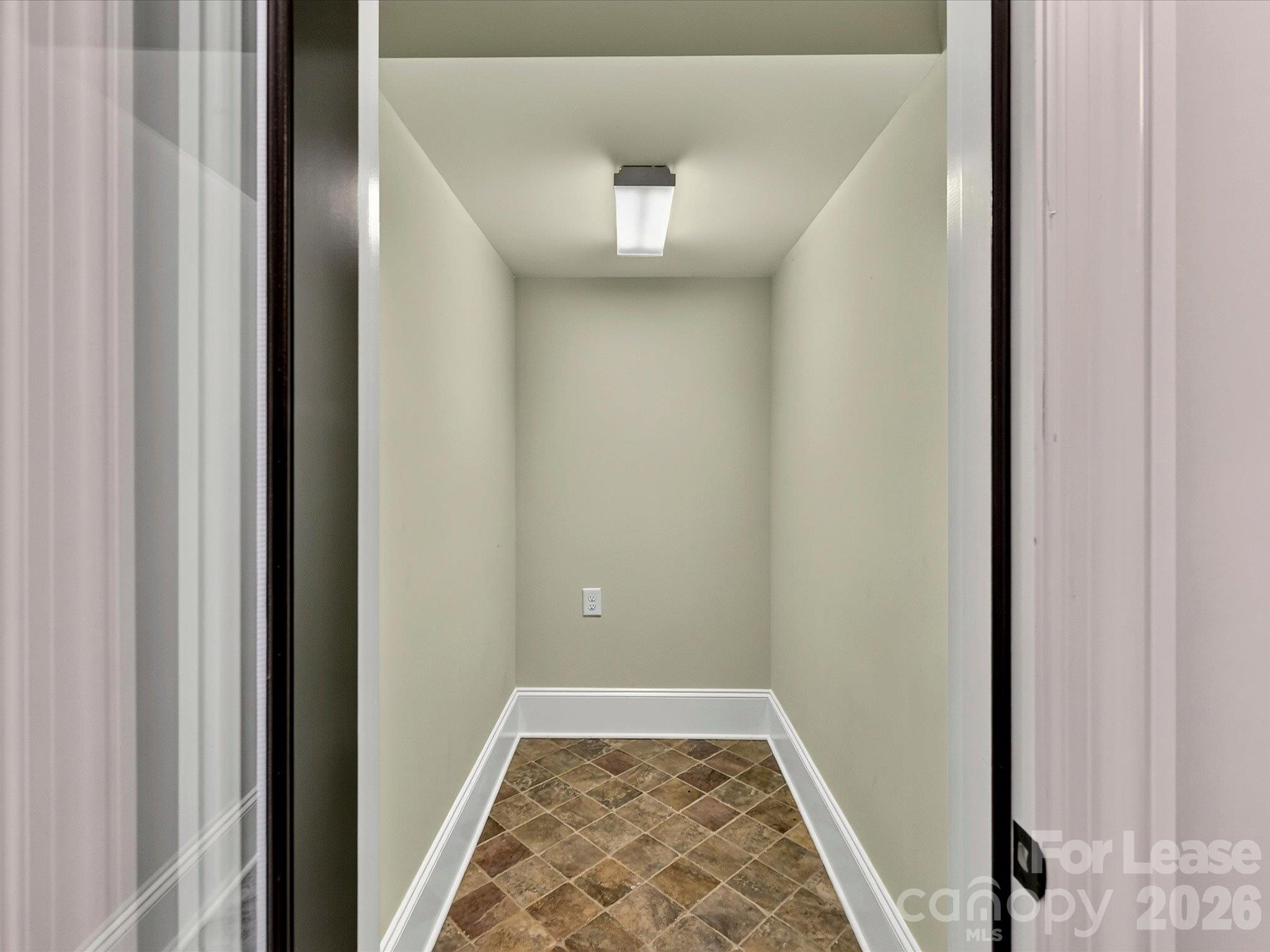 Wine Storage - 808 Huntington Park Drive, Charlotte