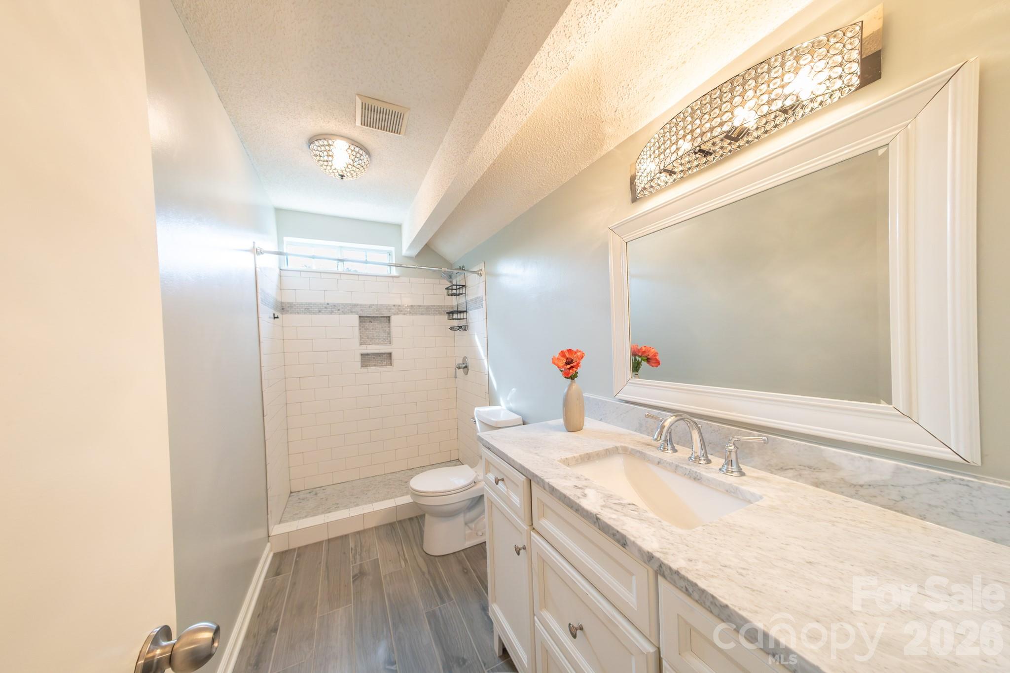 Upstairs full bath - 13836 Poppleton Court, Charlotte