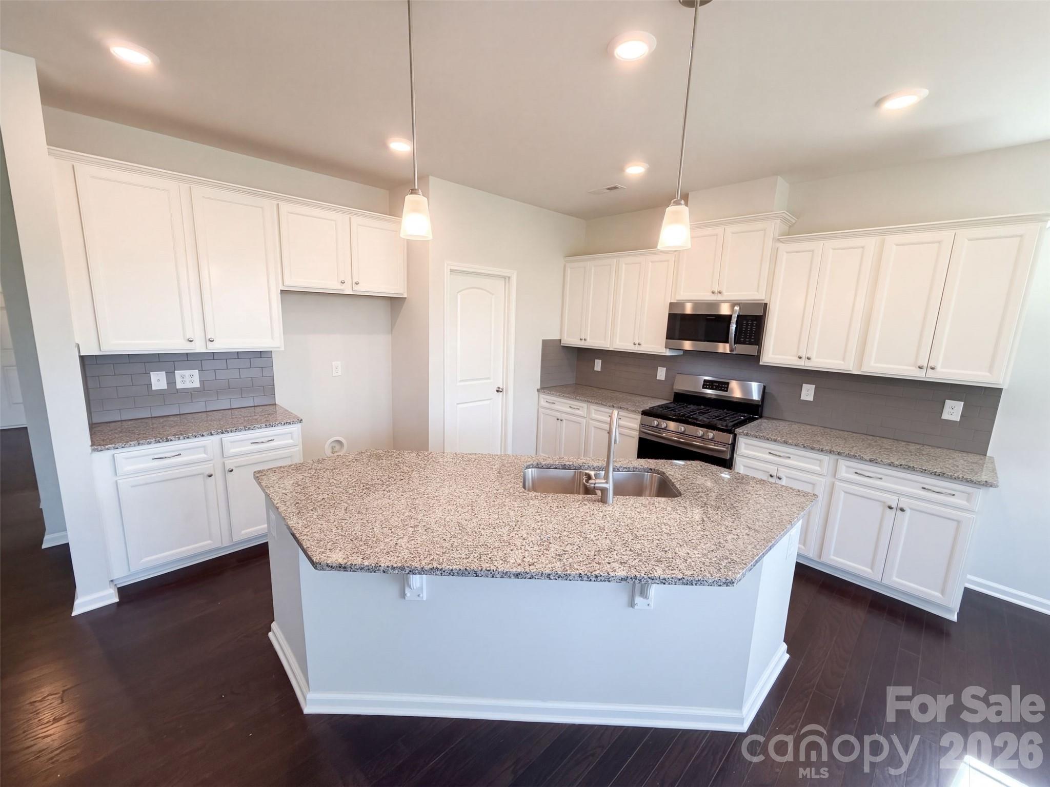 Single Family Residence at 6219 Shumard Oak Way, Fort Mill, photo 2 of 26