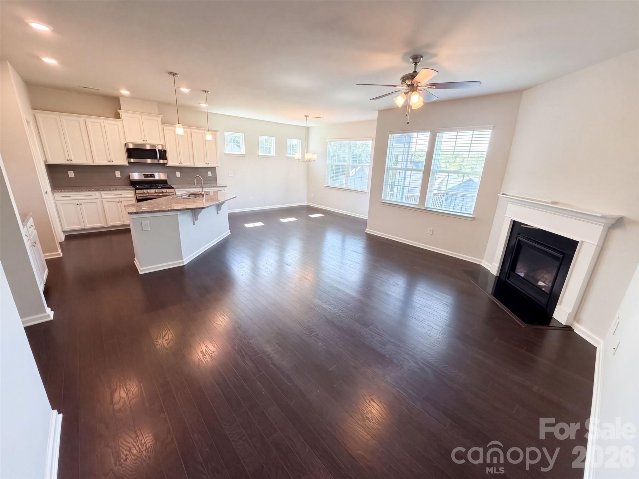 Single Family Residence at 6219 Shumard Oak Way, Fort Mill, photo 8 of 26