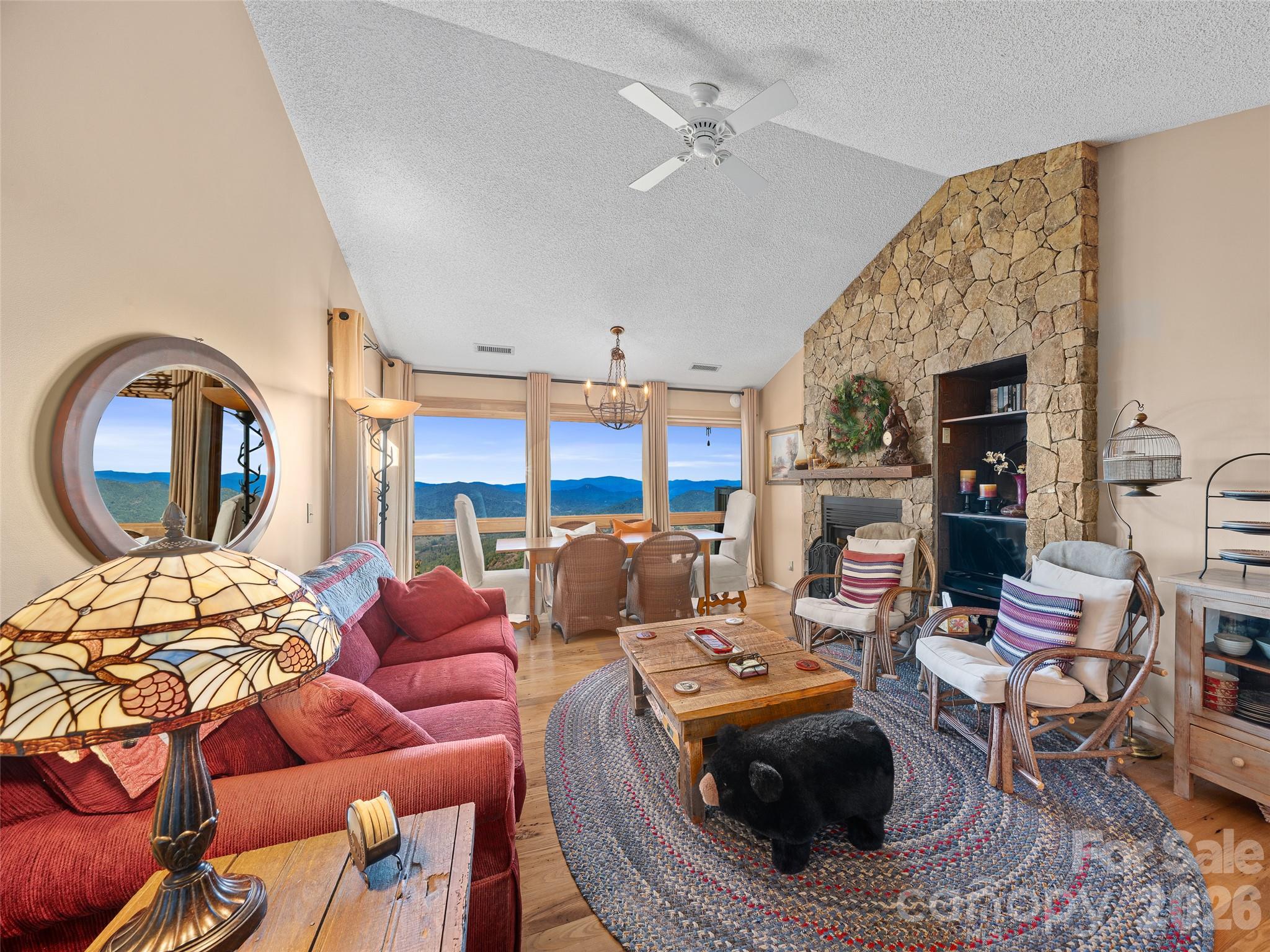 Open-concept - 80 Slickrock Road, Burnsville