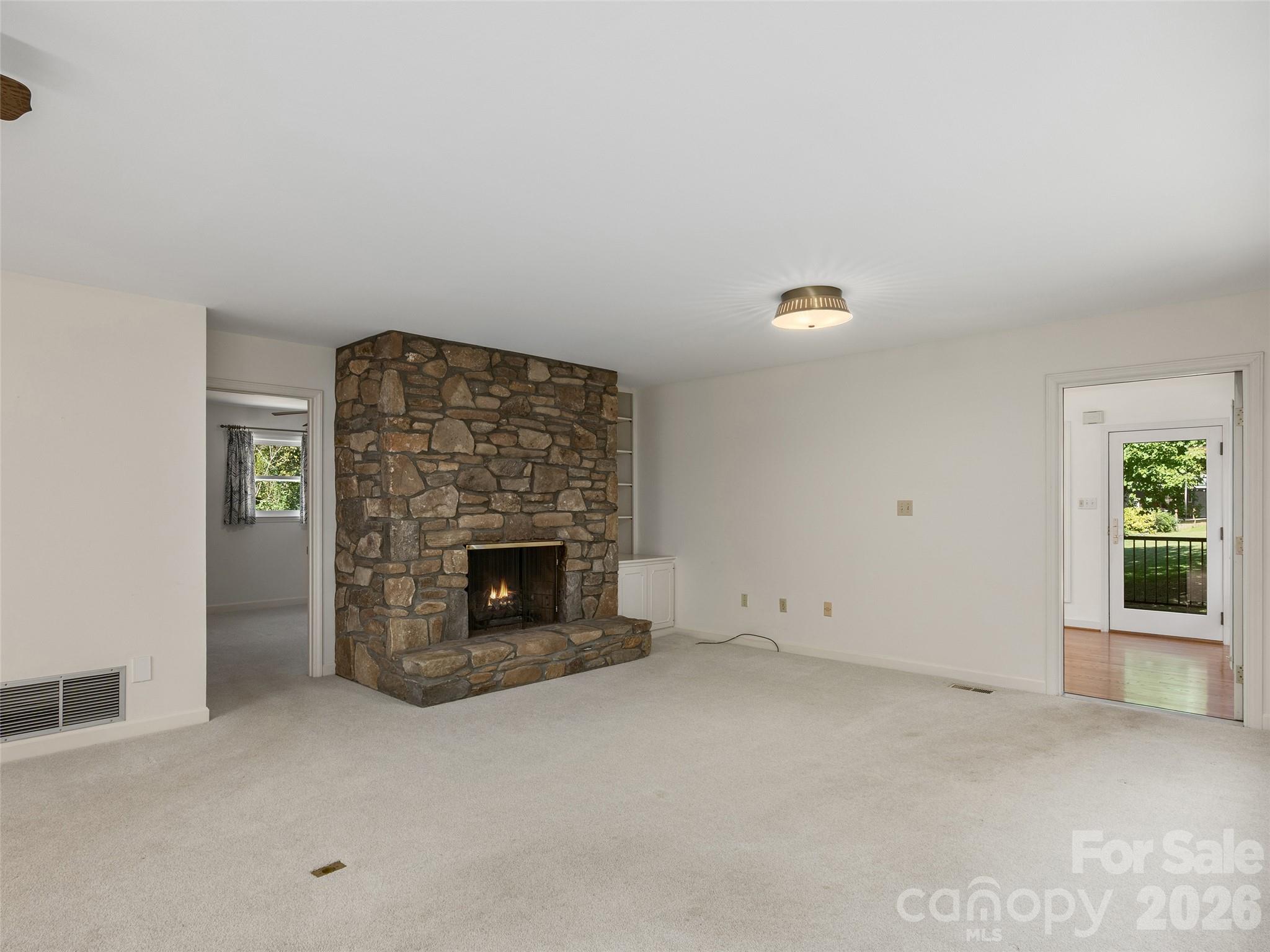 Single Family Residence at 16 Ben Lippen Road, Asheville, photo 6 of 26