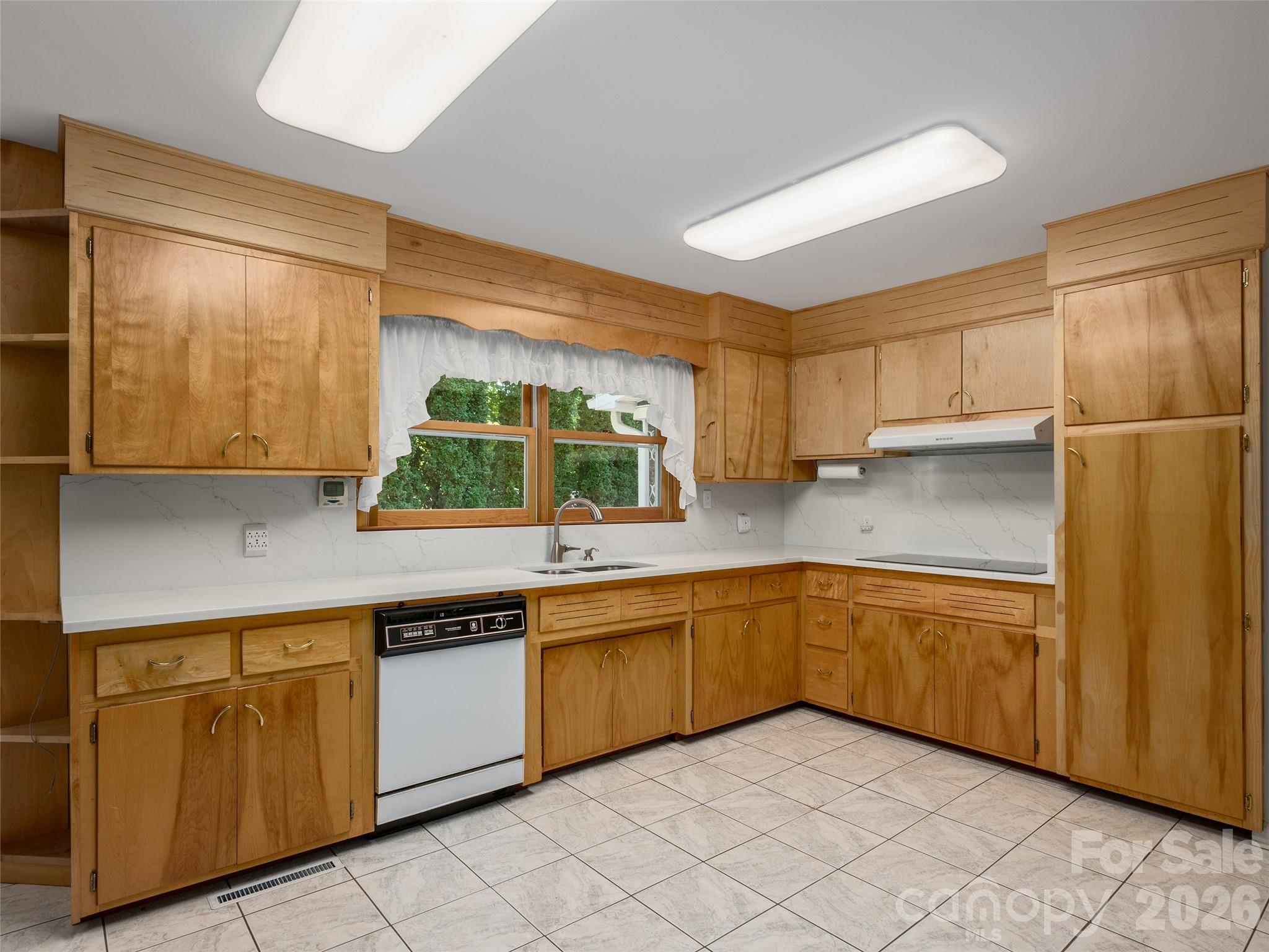 Single Family Residence at 16 Ben Lippen Road, Asheville, photo 10 of 26