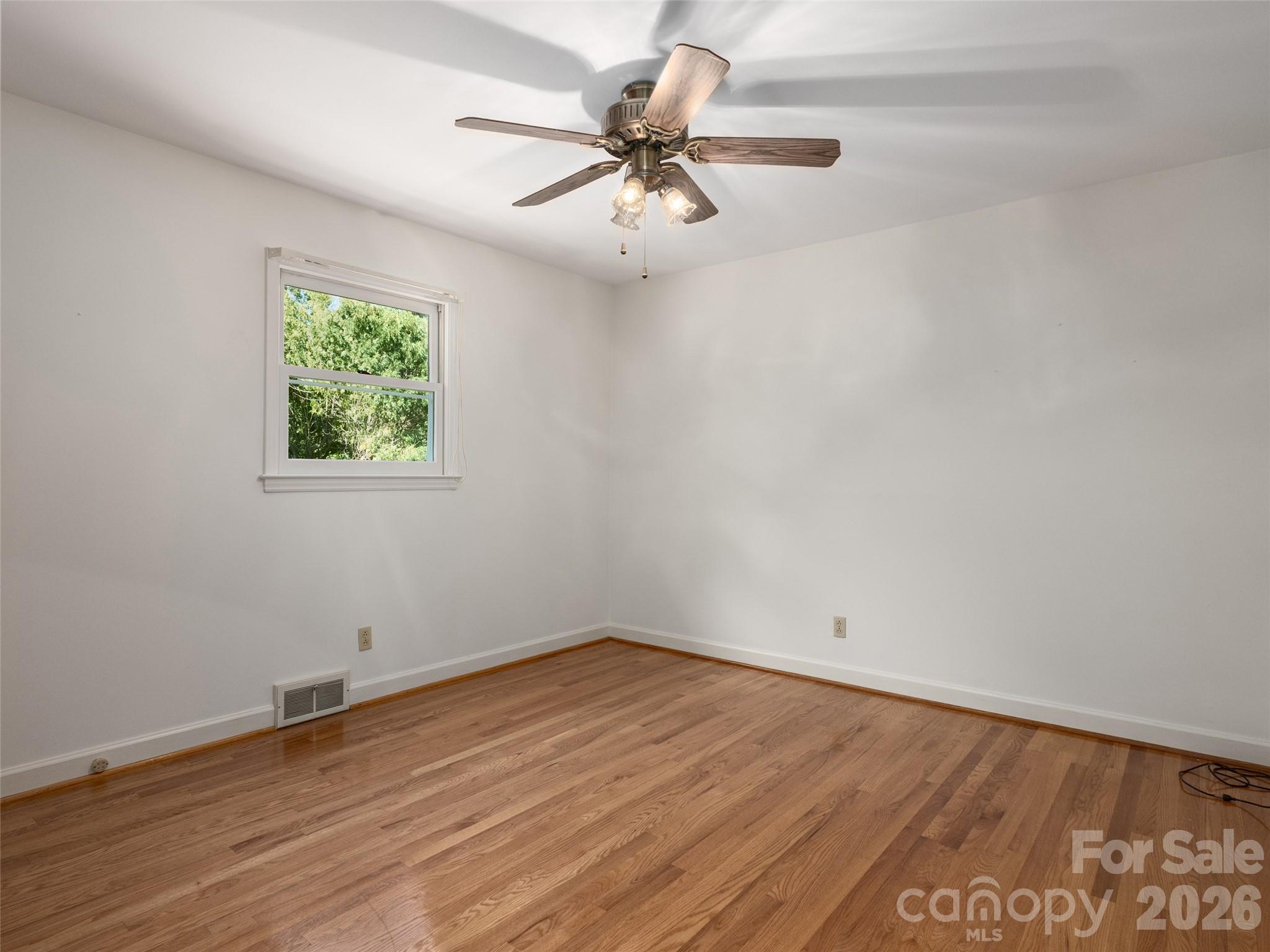 Single Family Residence at 16 Ben Lippen Road, Asheville, photo 11 of 26