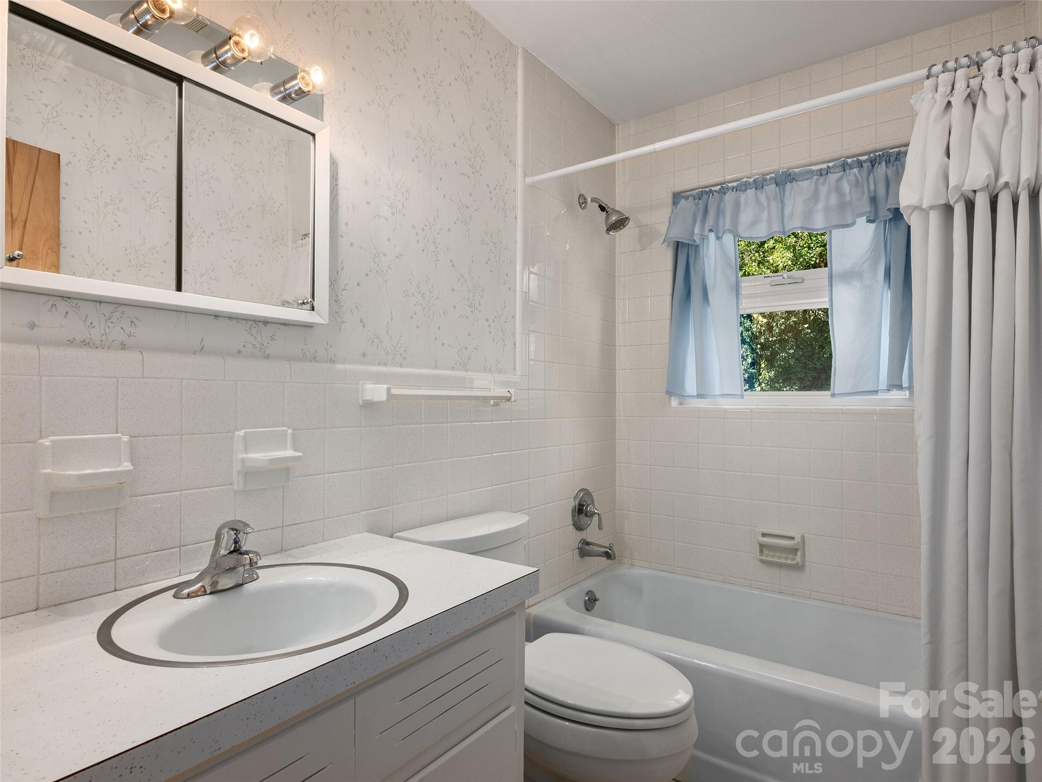 Single Family Residence at 16 Ben Lippen Road, Asheville, photo 12 of 26