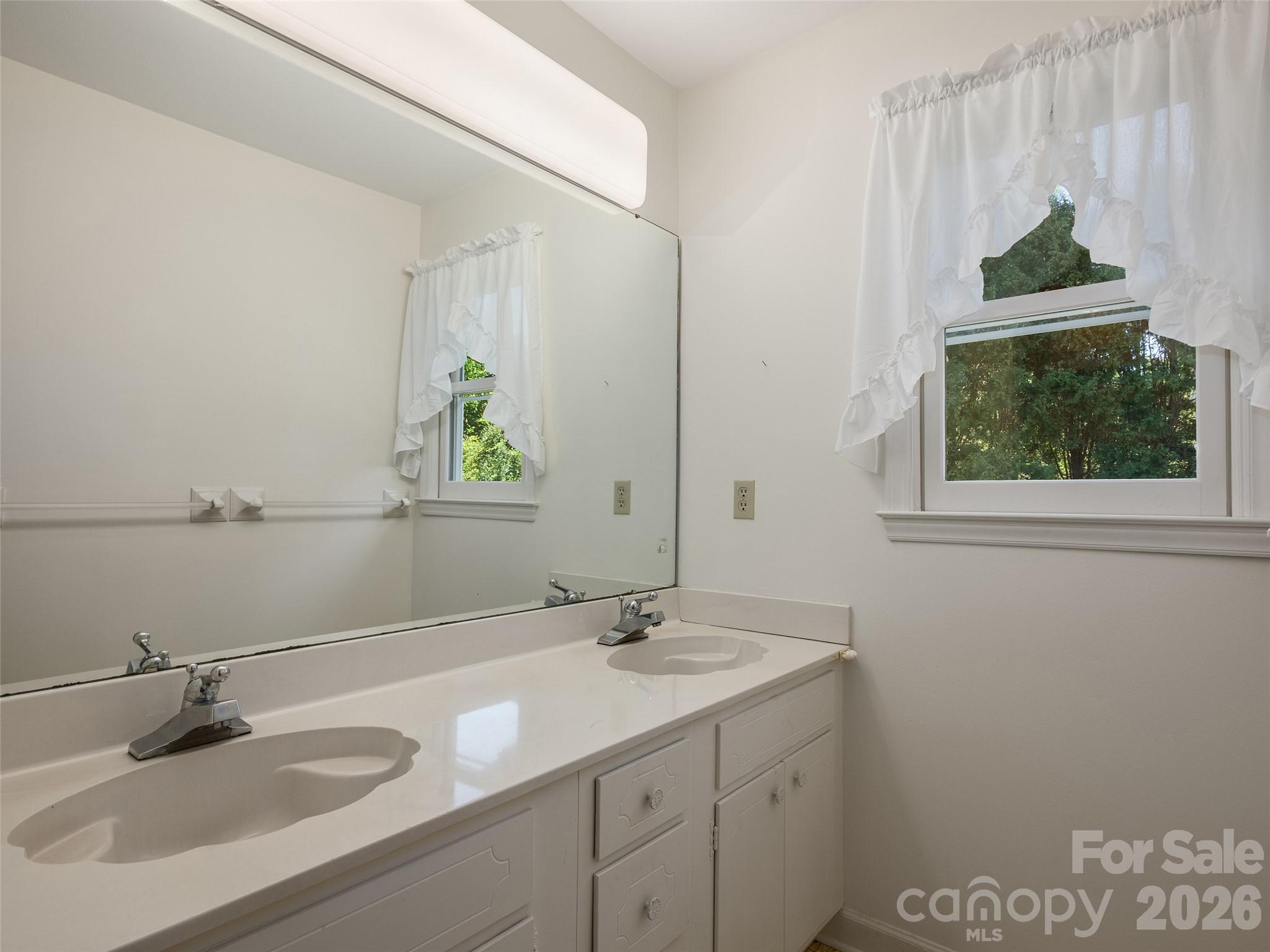 Single Family Residence at 16 Ben Lippen Road, Asheville, photo 14 of 26