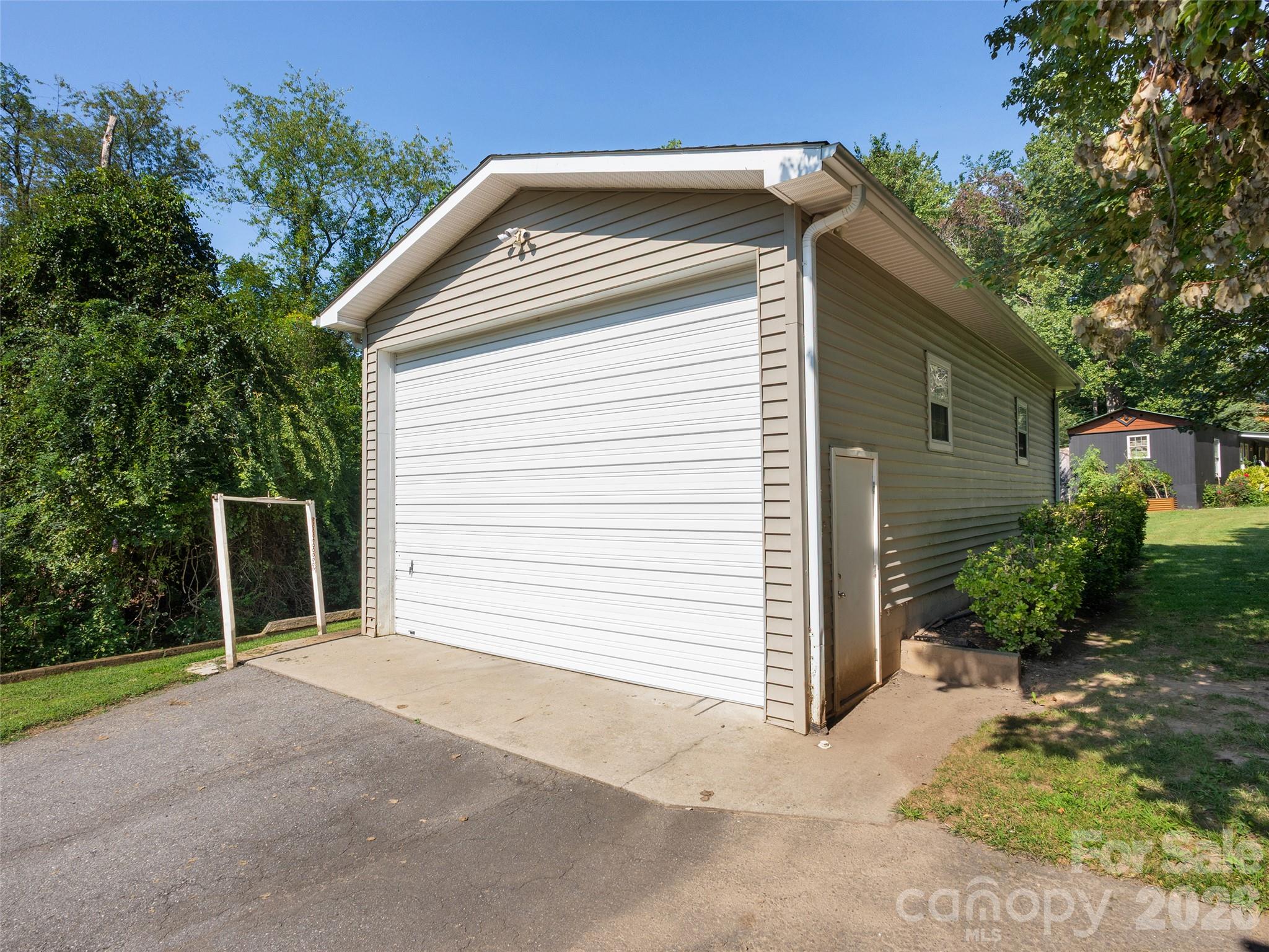 Single Family Residence at 16 Ben Lippen Road, Asheville, photo 22 of 26