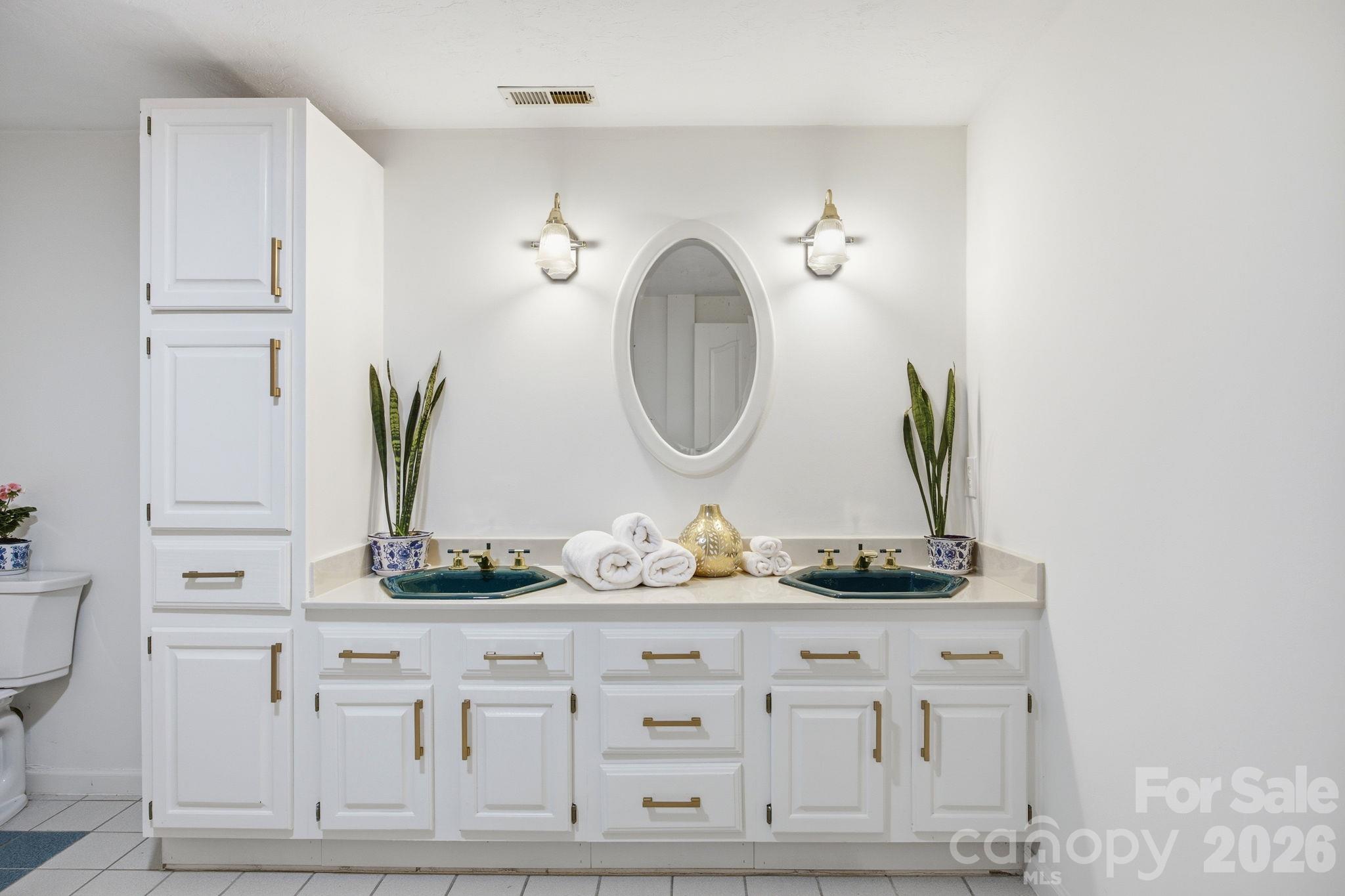 Downstairs bath - 573 & 577 Randolph Road, Marion