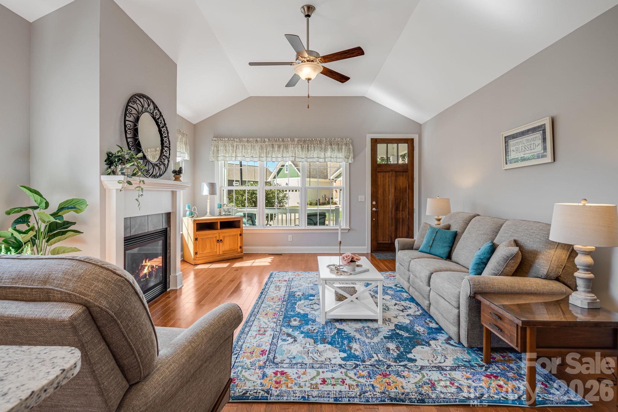 Vaulted Ceilings - 76 Rose Creek Road, Leicester