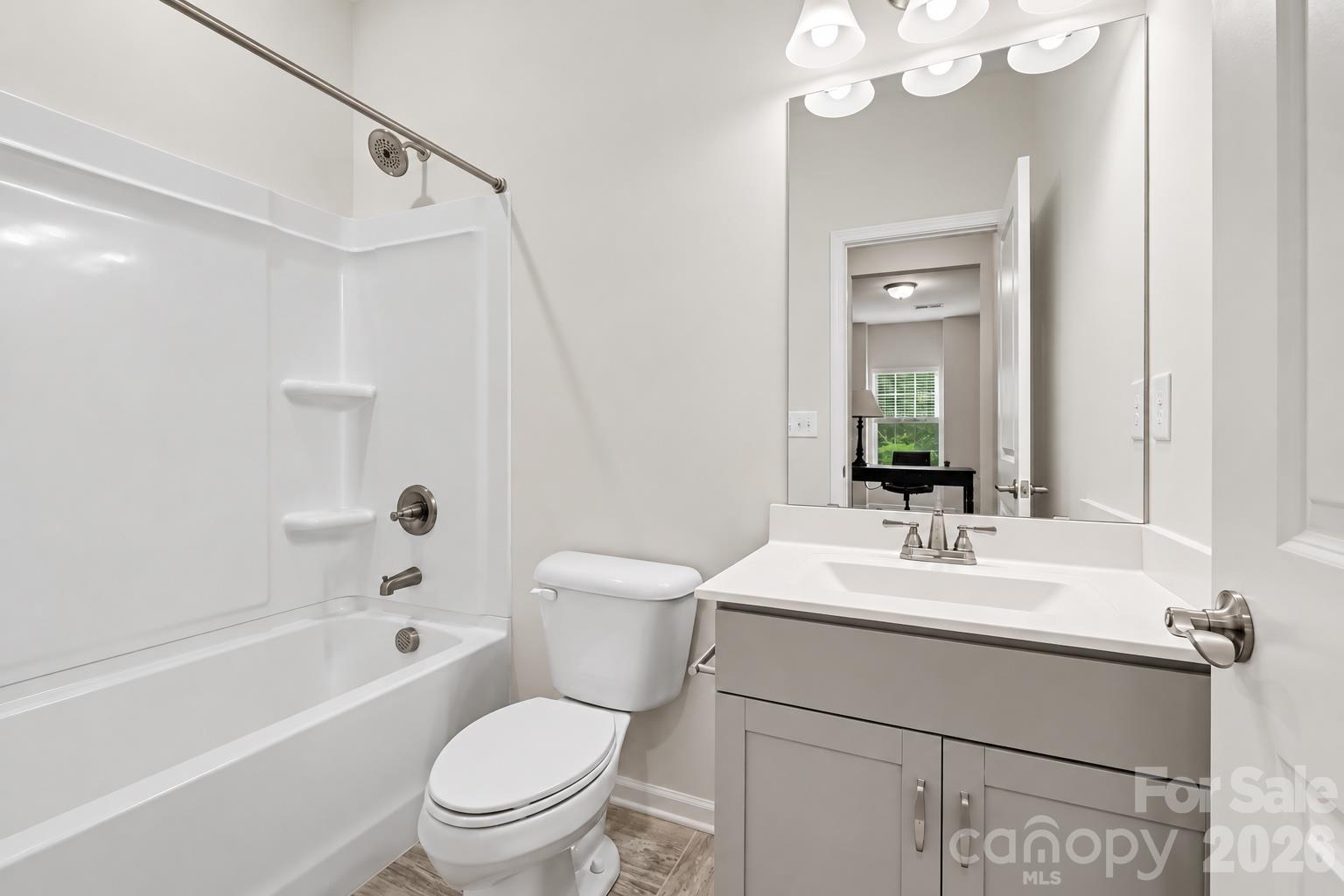 En-suite Bathroom - 14415 Holbrooks Road, Huntersville