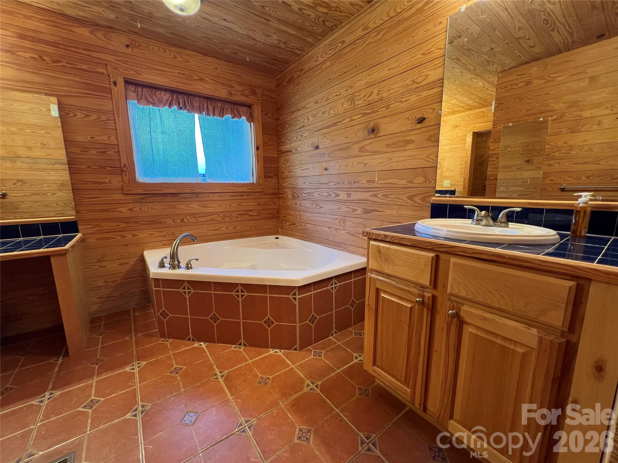 Master bath - 651 Dills Road, Rutherfordton