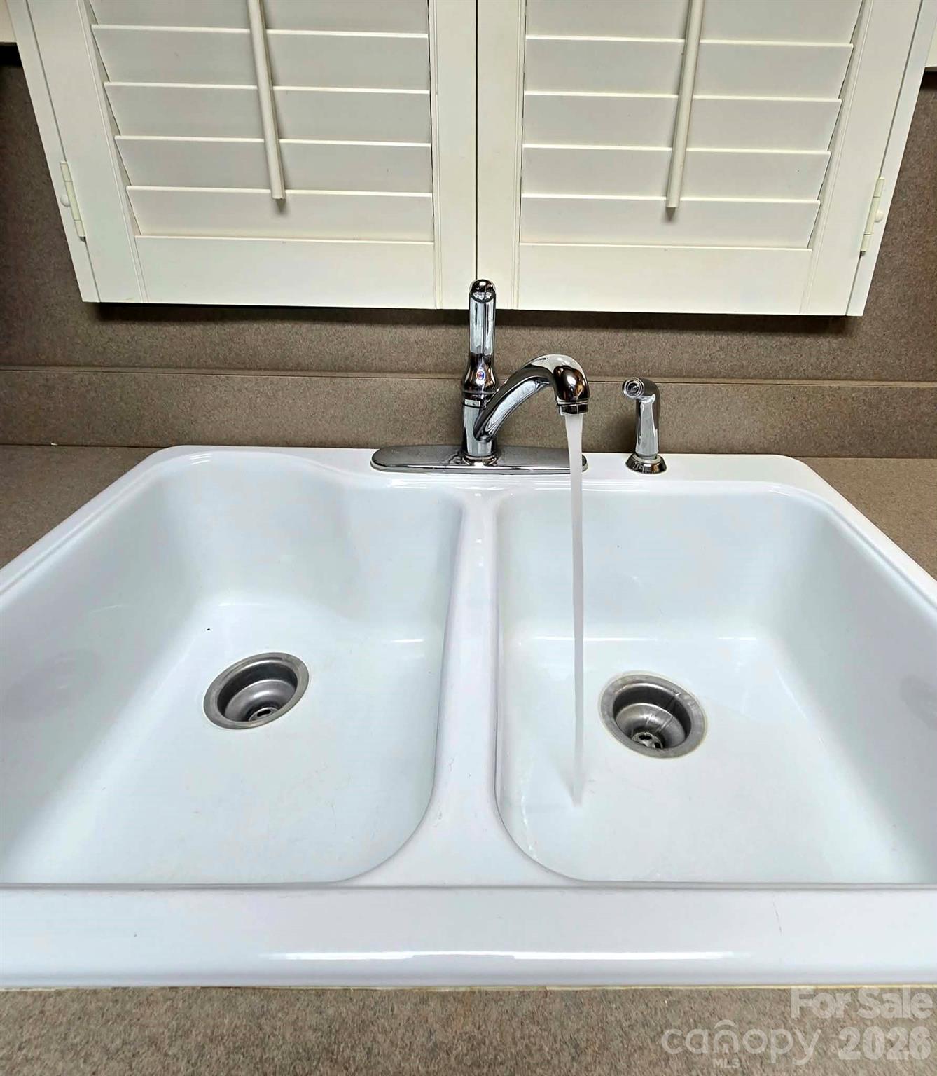 Double Basin Kitchen Sink - 4107 Windwood Drive, Gastonia
