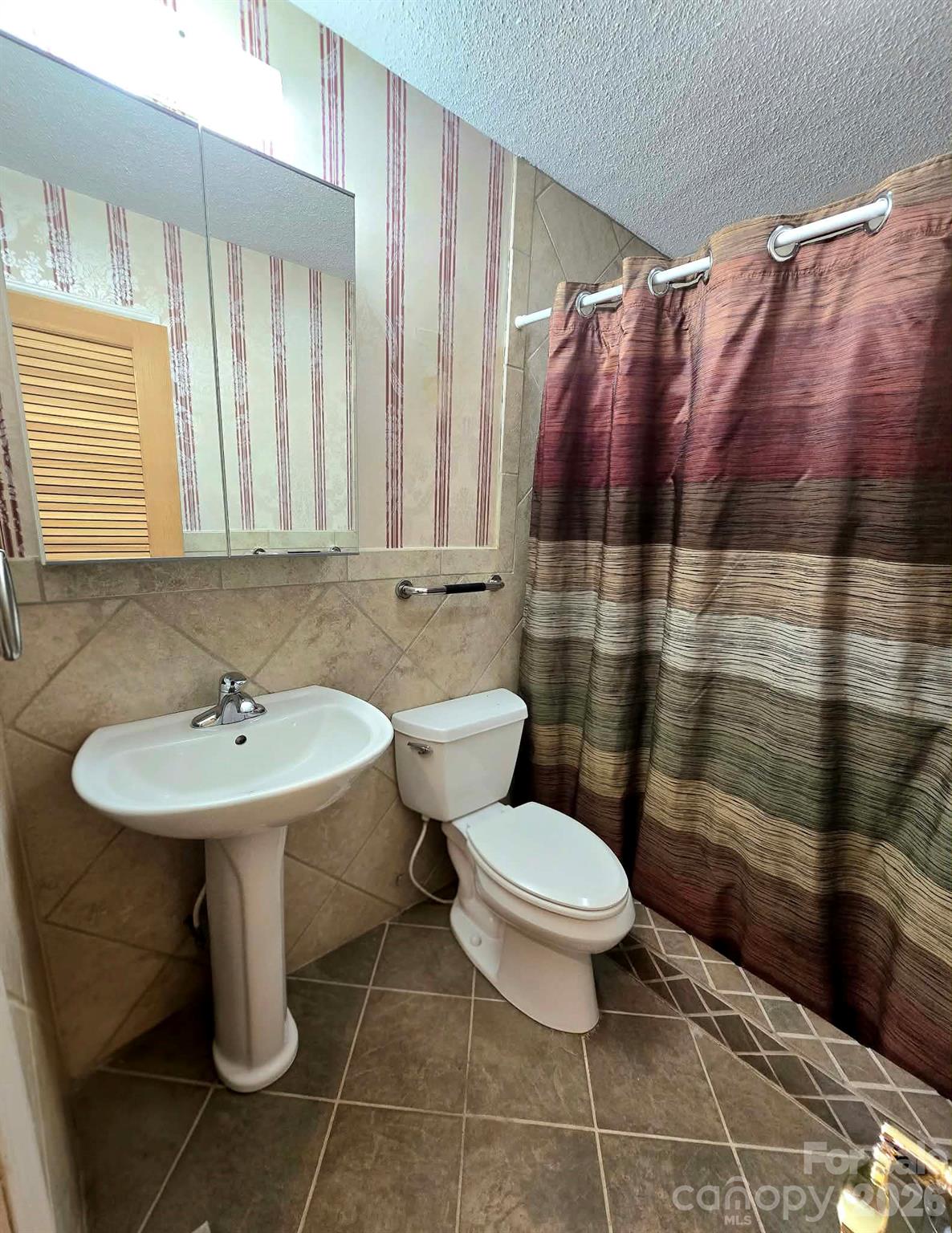 Full bath with walk-in shower - 4107 Windwood Drive, Gastonia