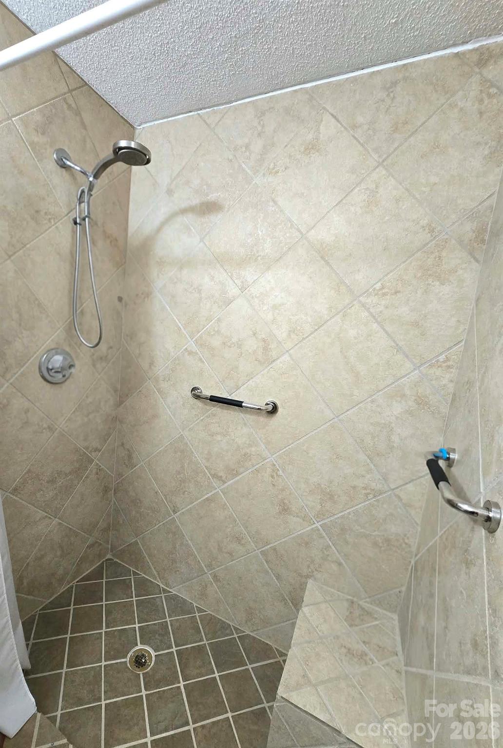 Tile walk-in shower with built-in seat - 4107 Windwood Drive, Gastonia