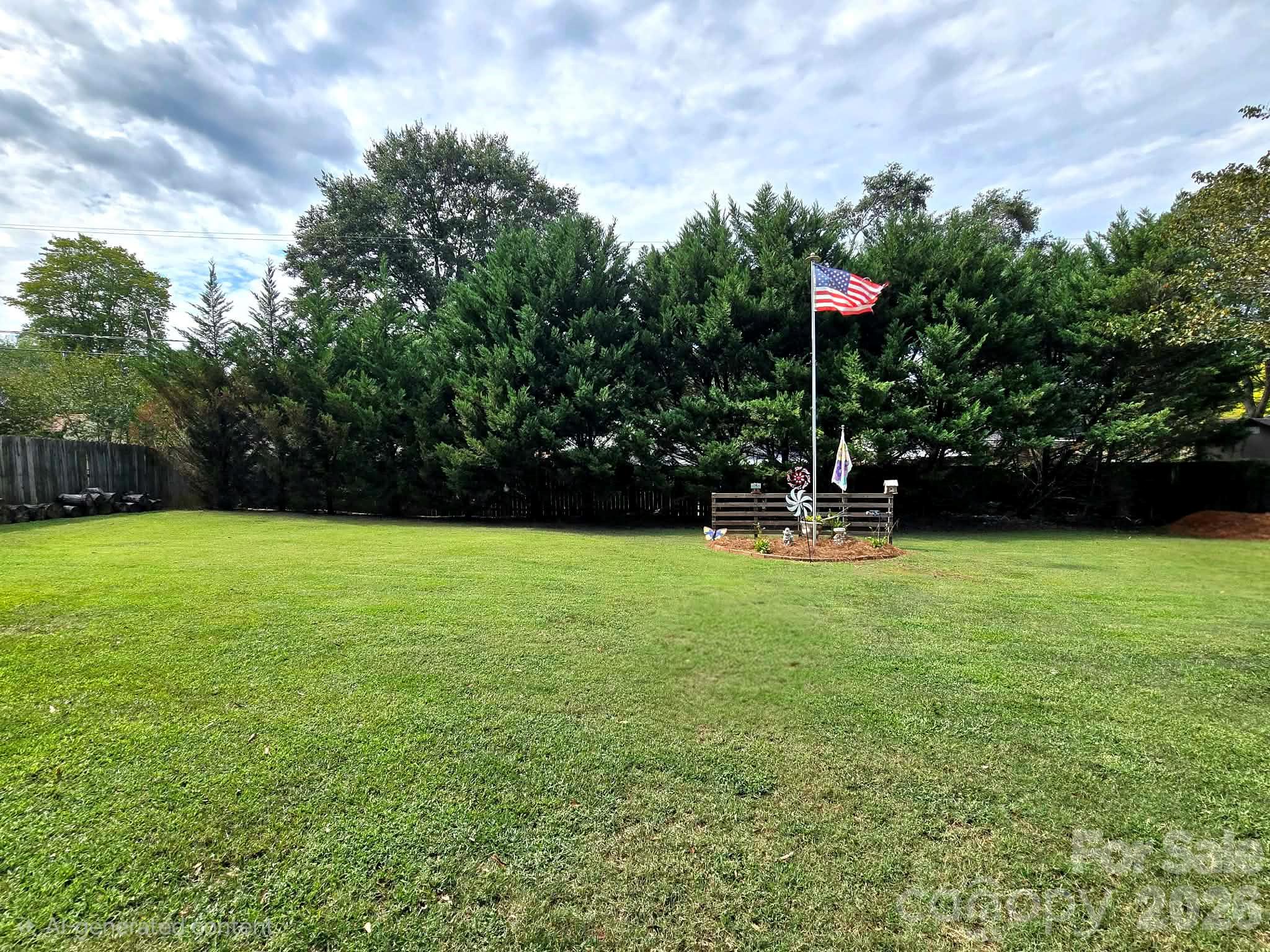 Very spacious back yard with full wood privacy fence - 4107 Windwood Drive, Gastonia