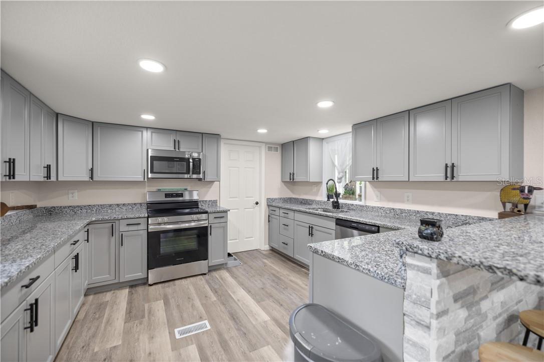 Residential at 1127 SW 140th AVE, OCALA FL 34481, photo 9 of 21