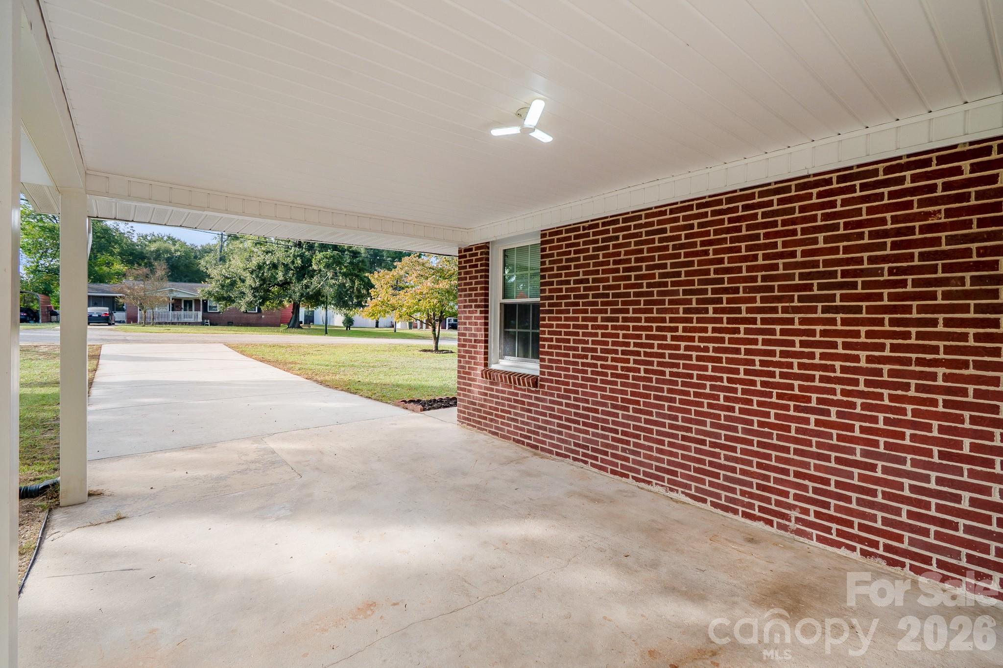 Single Family Residence at 304 Sumter Street, Kershaw, photo 4 of 32