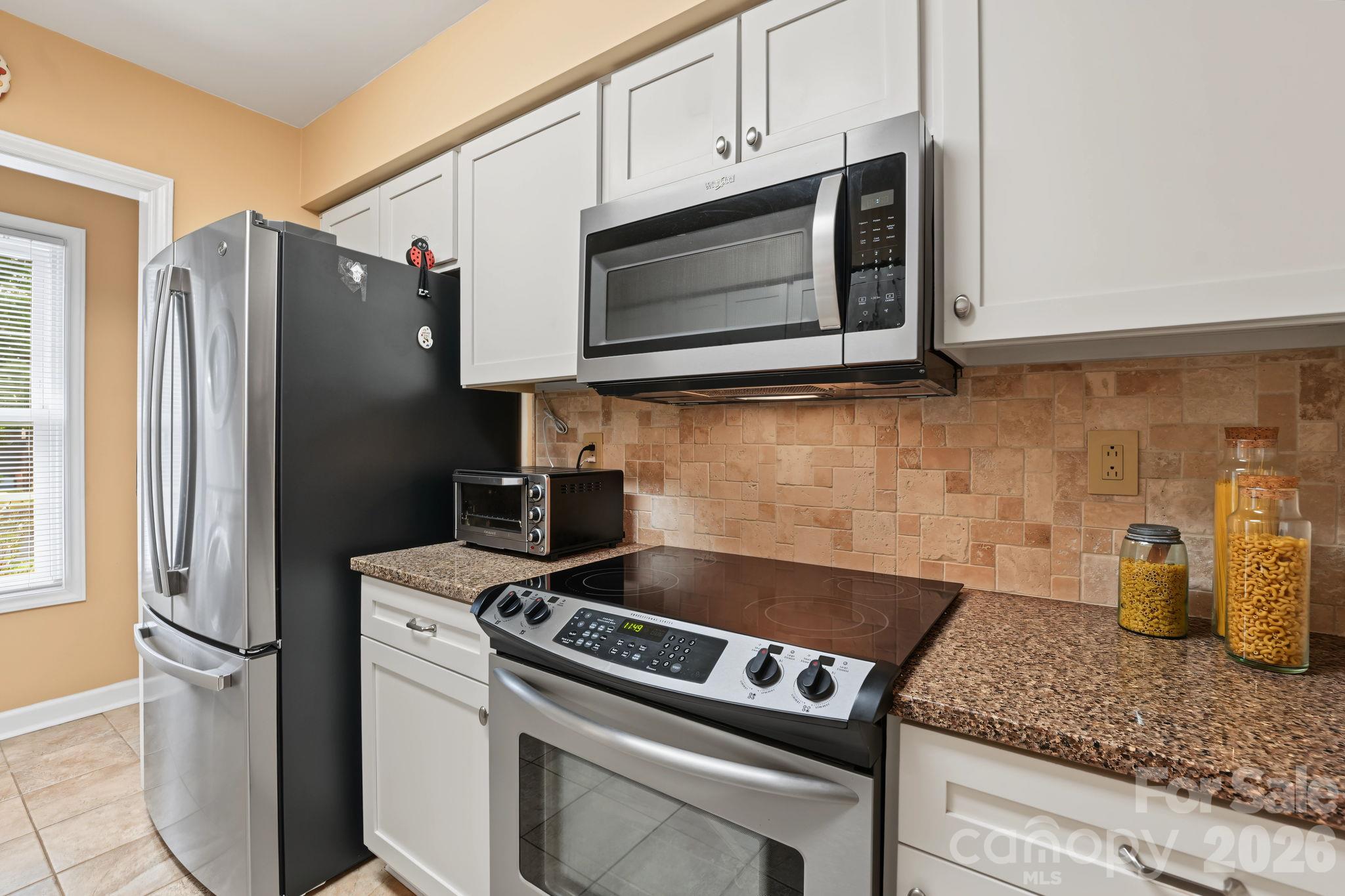 Nicely updated kitchen with stainless steel appliances - 420 English Ivy Court, Fort Mill
