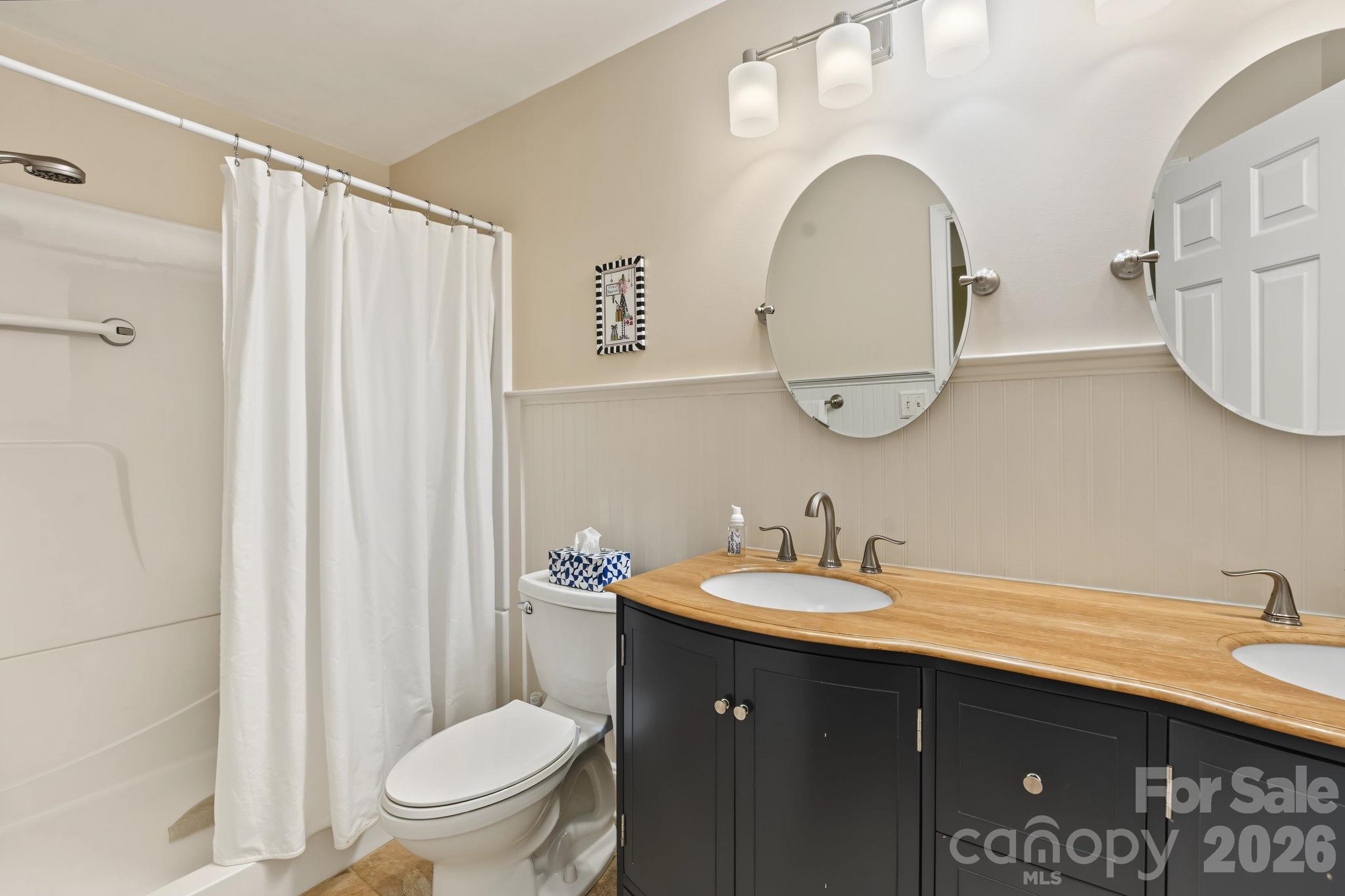 Primary bathroom with walk in shower - 420 English Ivy Court, Fort Mill