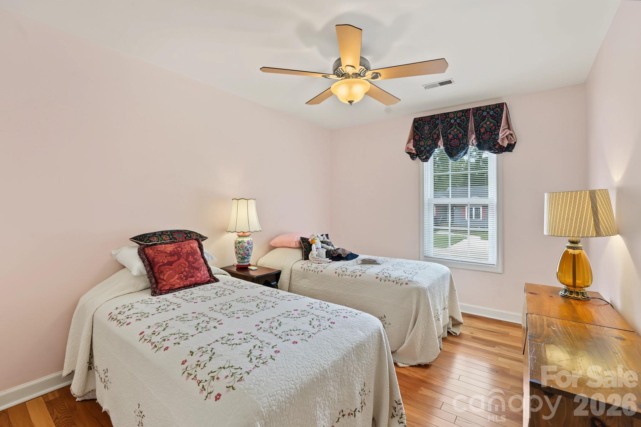 Large second bedroom - 420 English Ivy Court, Fort Mill