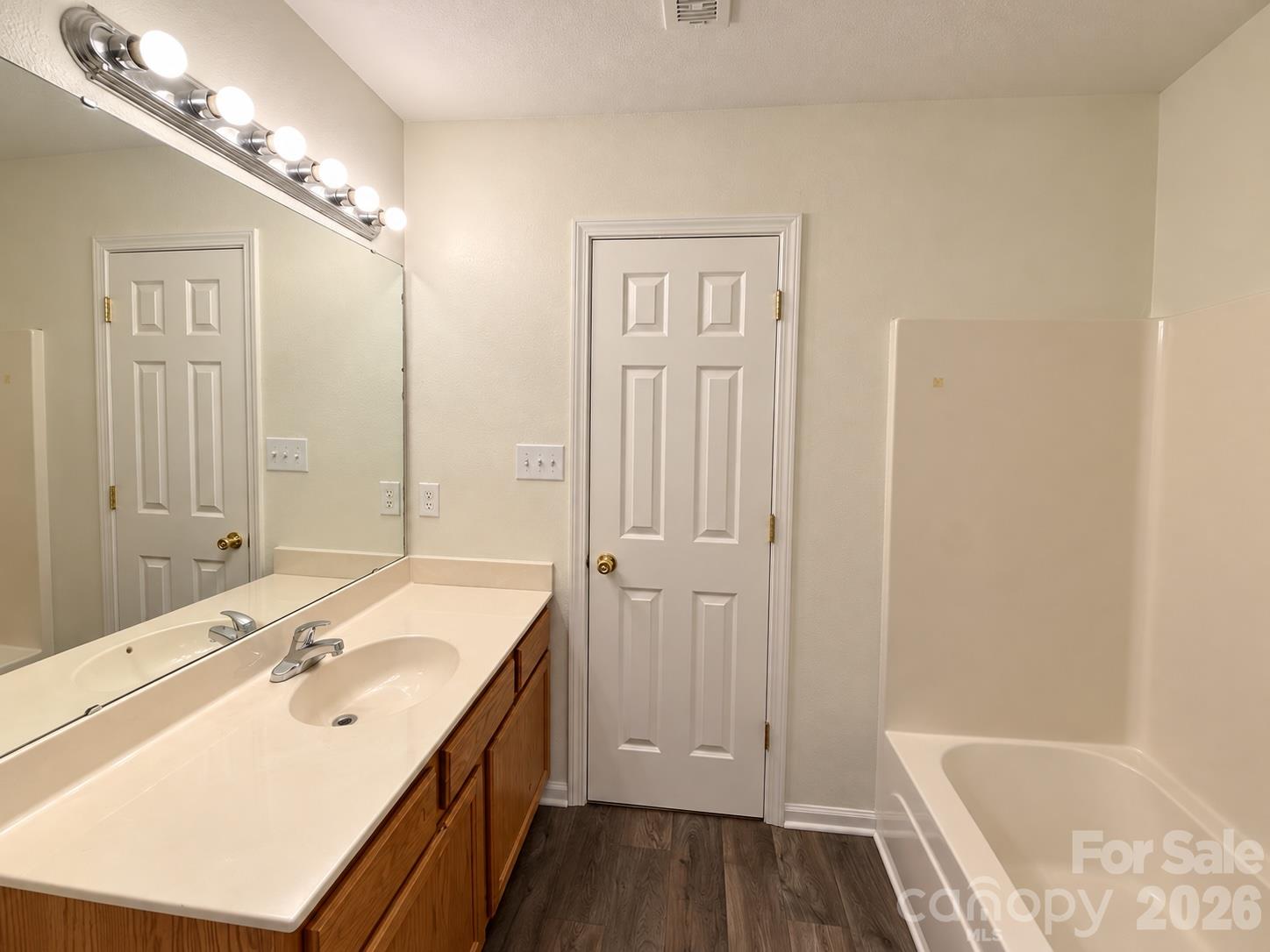 Townhouse at 1911 Flushing Court, Charlotte, photo 10 of 16