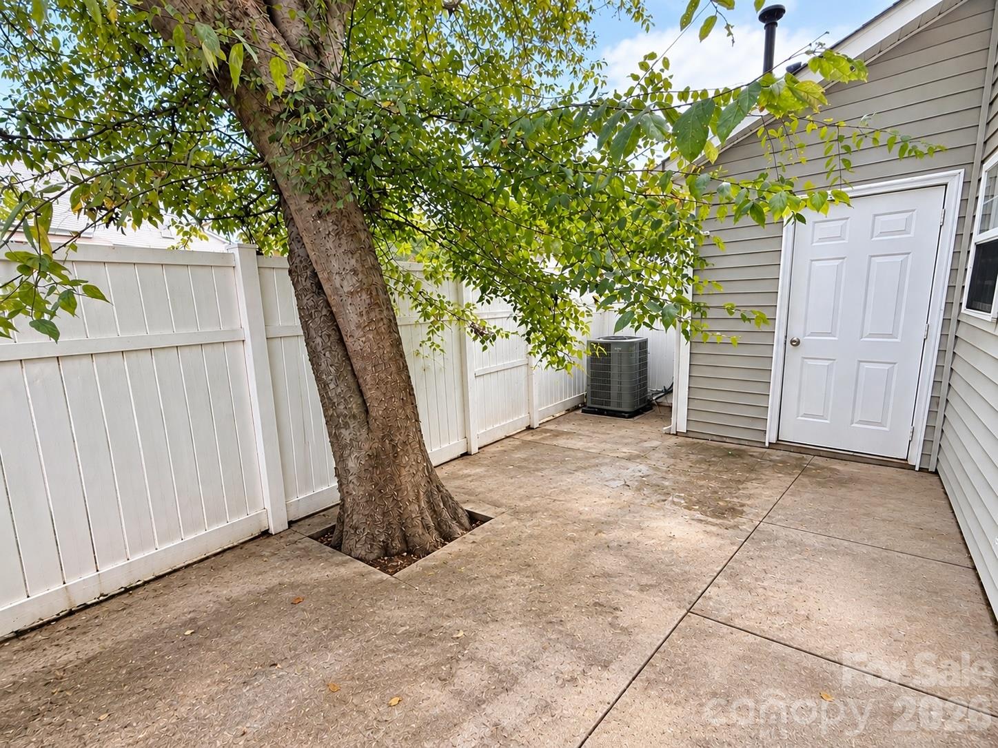 Townhouse at 1911 Flushing Court, Charlotte, photo 14 of 16