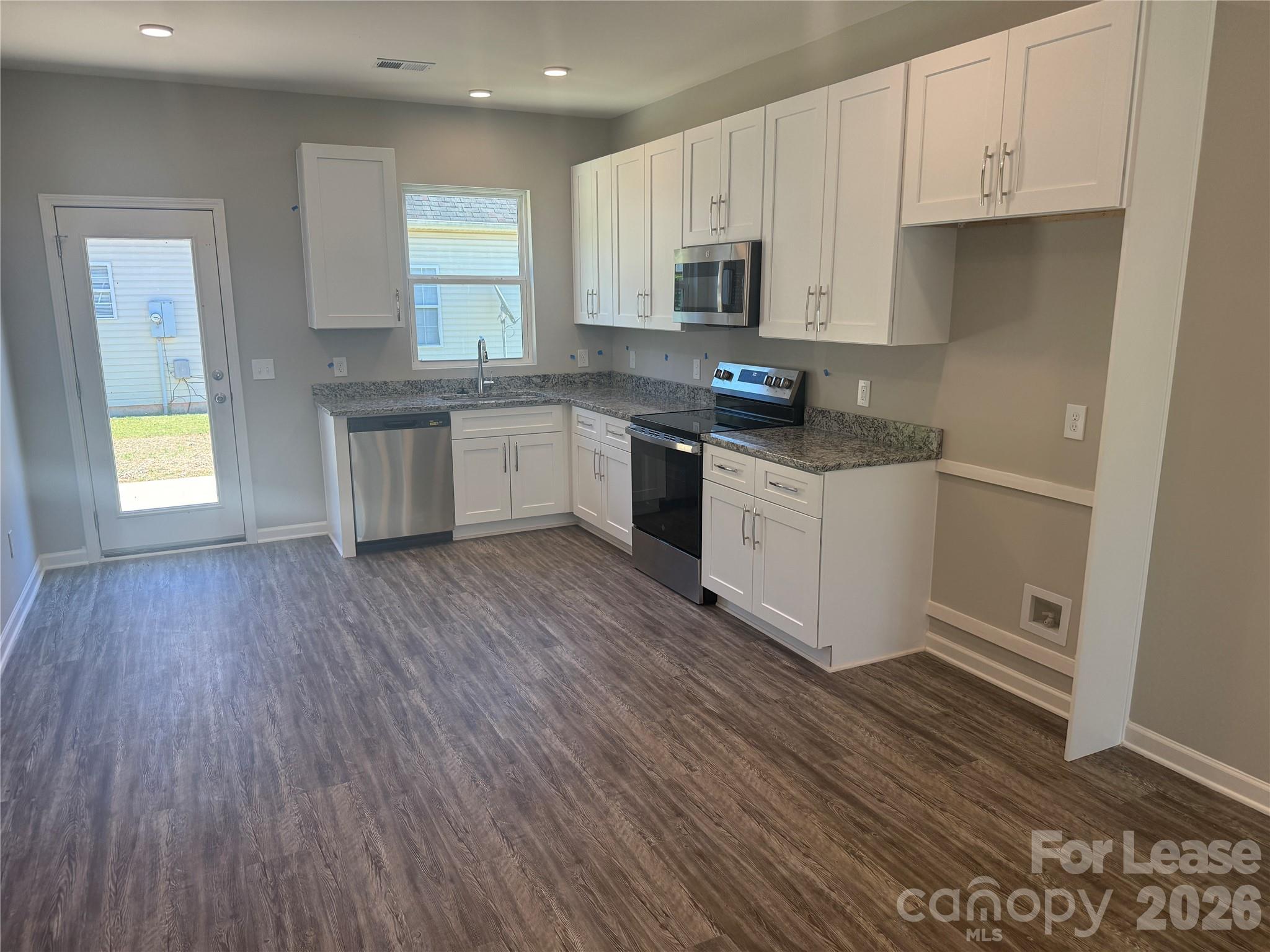 Single Family Residence at 208 Prosperity Place, Statesville, photo 4 of 9