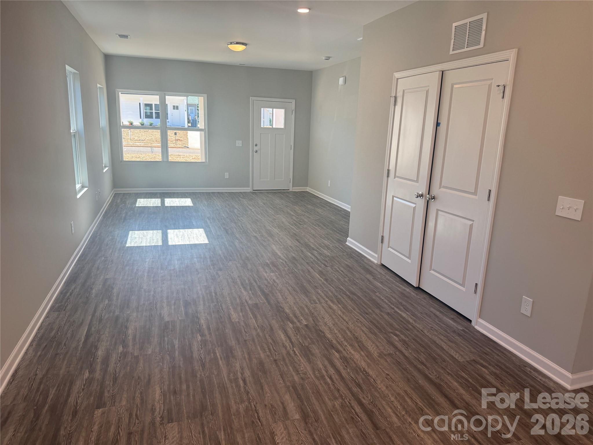 Single Family Residence at 208 Prosperity Place, Statesville, photo 5 of 9