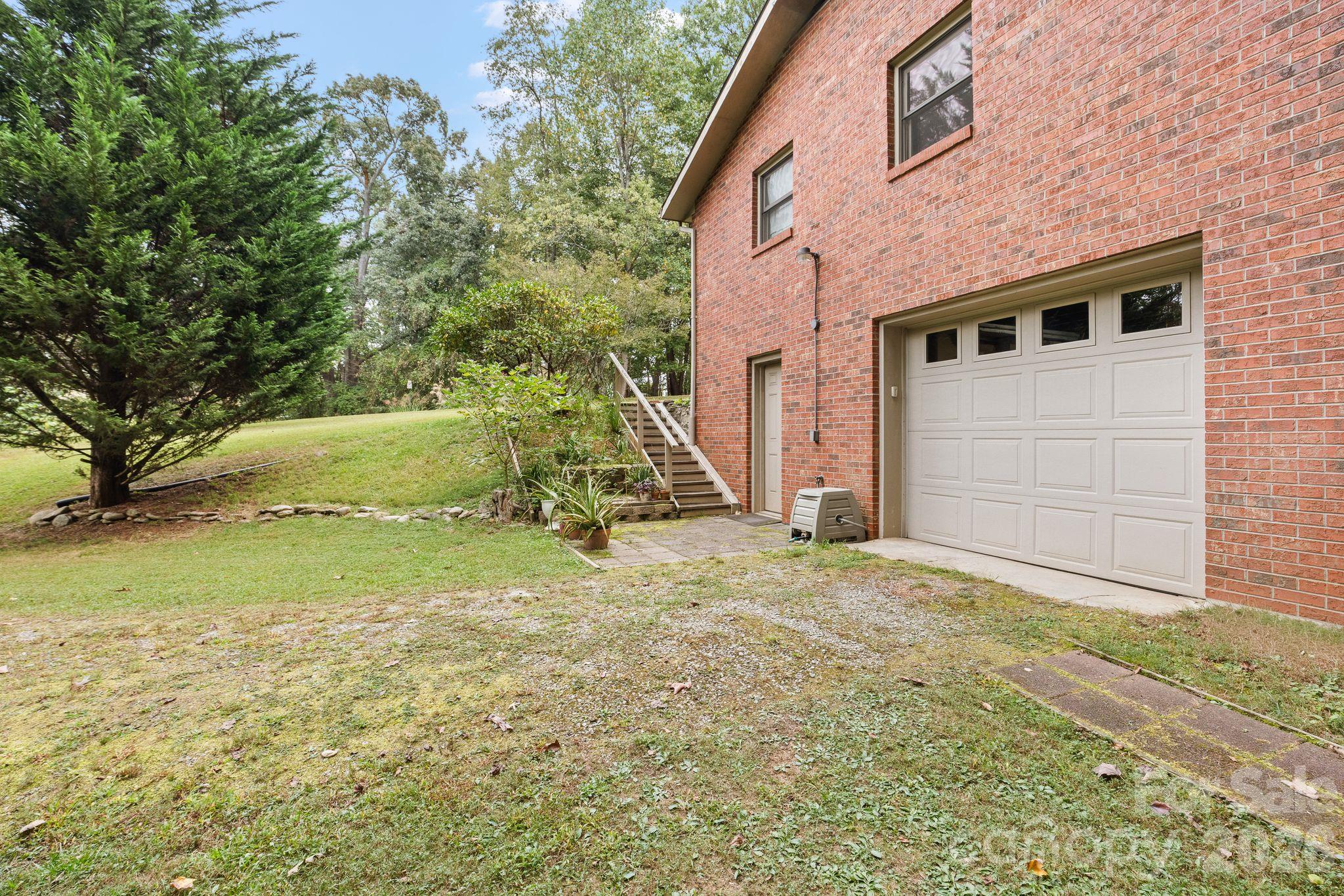 Single Family Residence at 33 & 34 Grandview Court, Asheville, photo 16 of 40