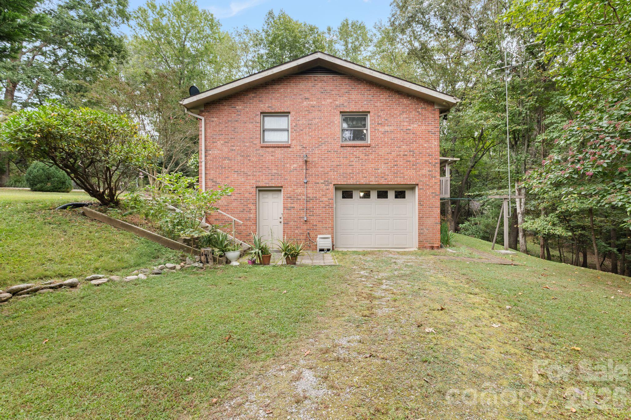 Single Family Residence at 33 & 34 Grandview Court, Asheville, photo 18 of 40