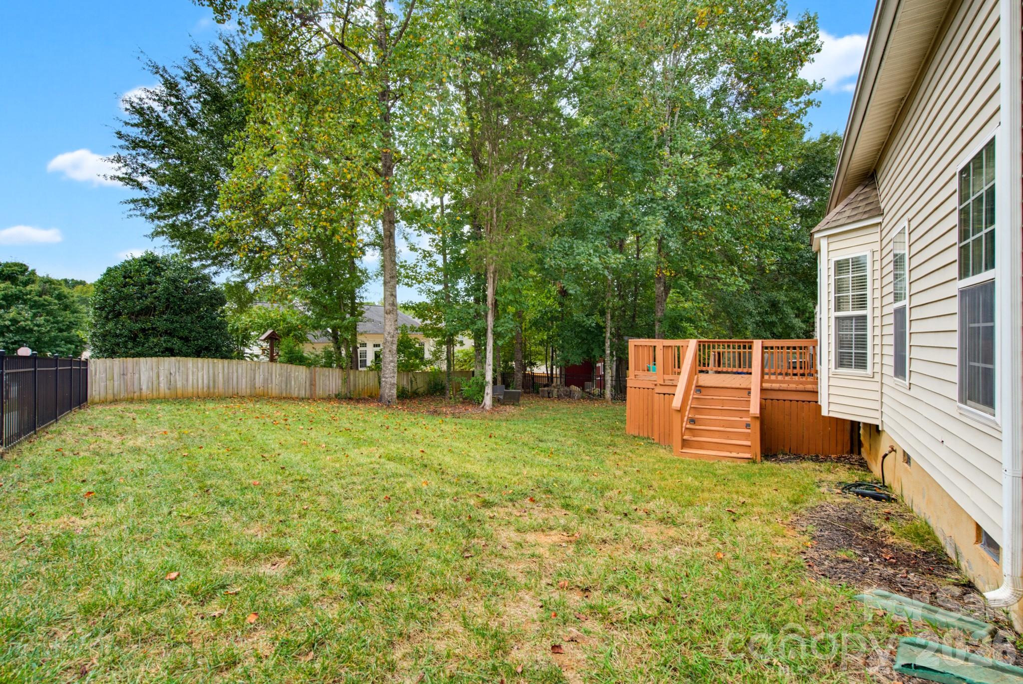 Single Family Residence at 13330 Edgetree Drive, Pineville, photo 35 of 44