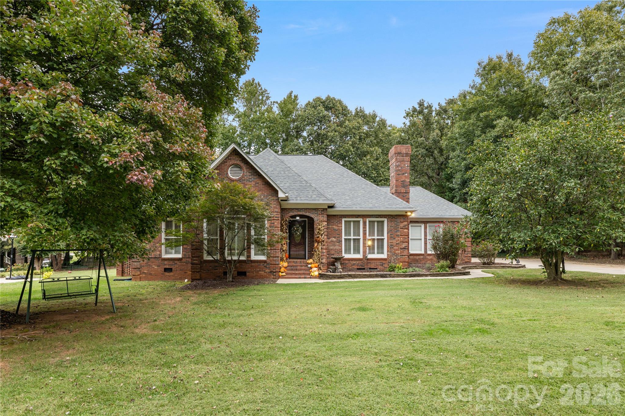 Large Front Yard w/ Shade Tree - 205 General Joseph Wheeler Street, Stanley
