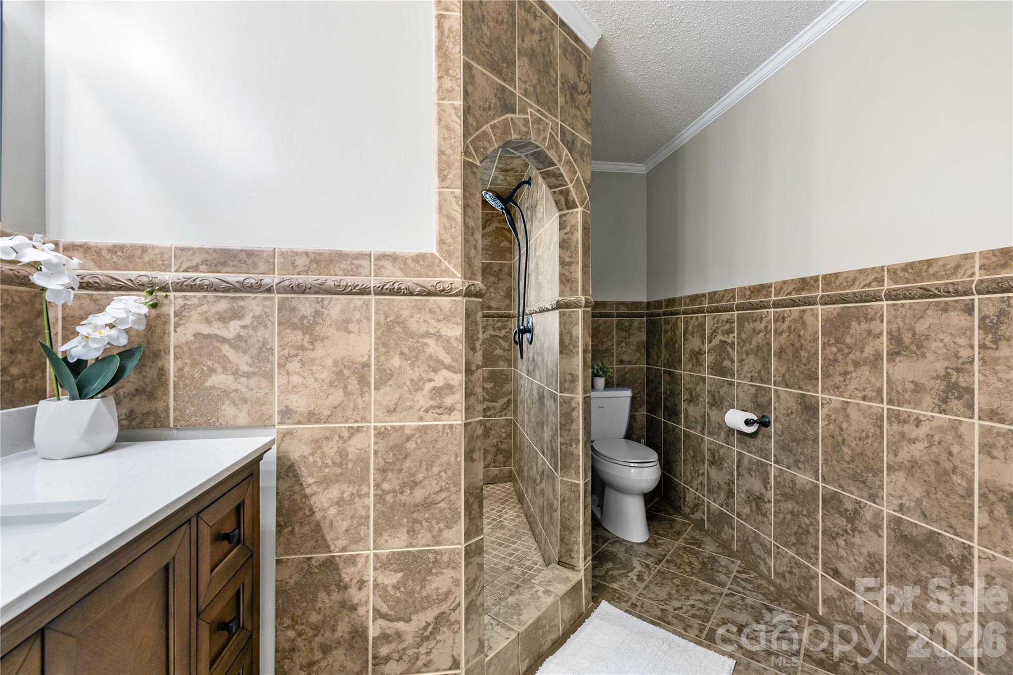 Character Filled Ensuite! - 205 General Joseph Wheeler Street, Stanley