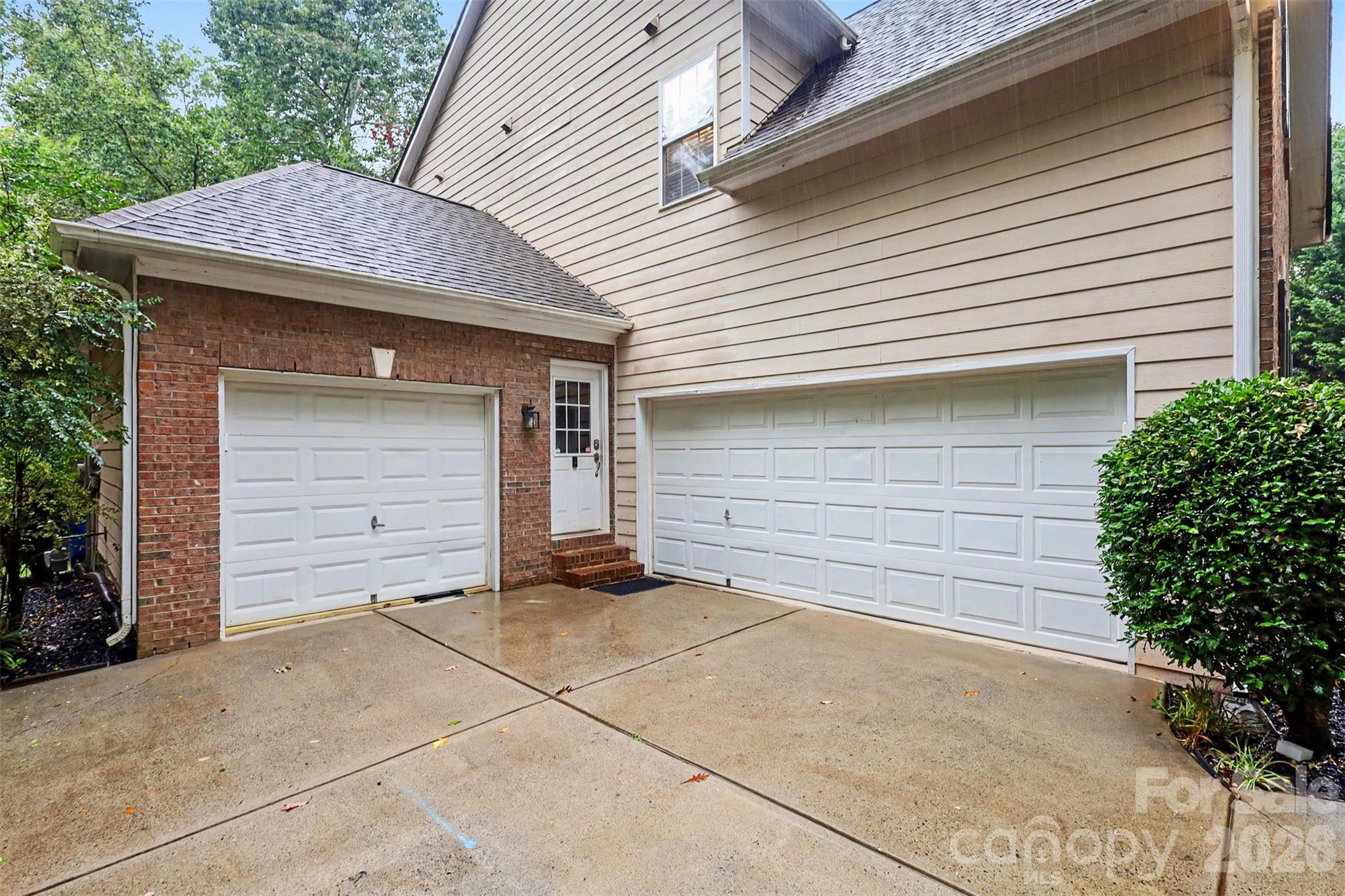 Single Family Residence at 5221 Turkey Oak Drive, Mint Hill, photo 3 of 44