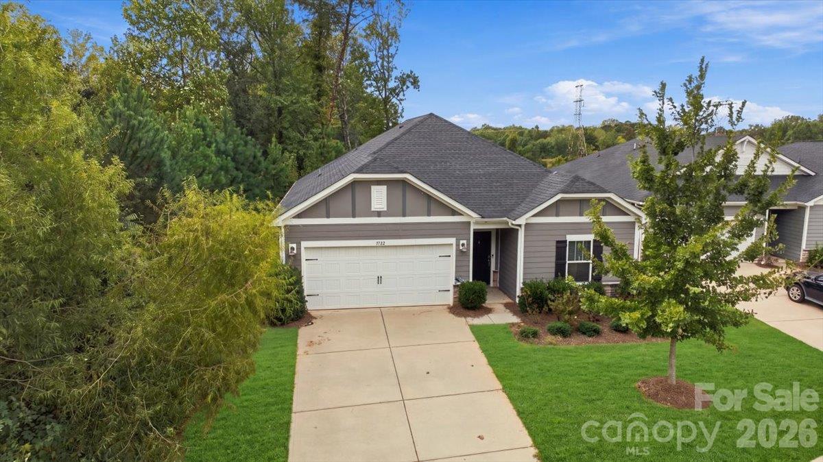 Privacy in a neighborhood! Only one next door neighbor... - 7722 Porrera Street, Charlotte
