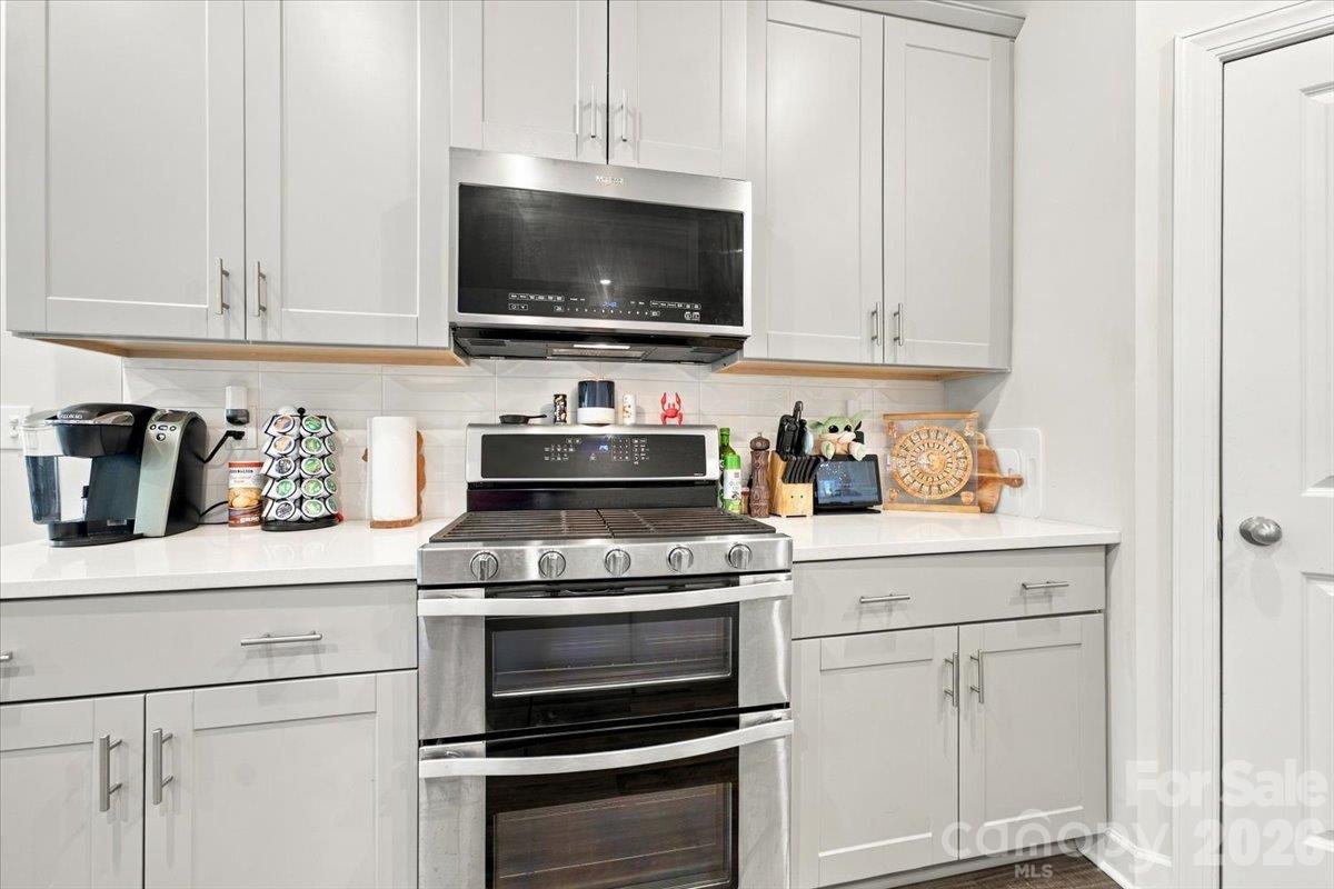 Stainless double oven with a gas cook top! - 7722 Porrera Street, Charlotte