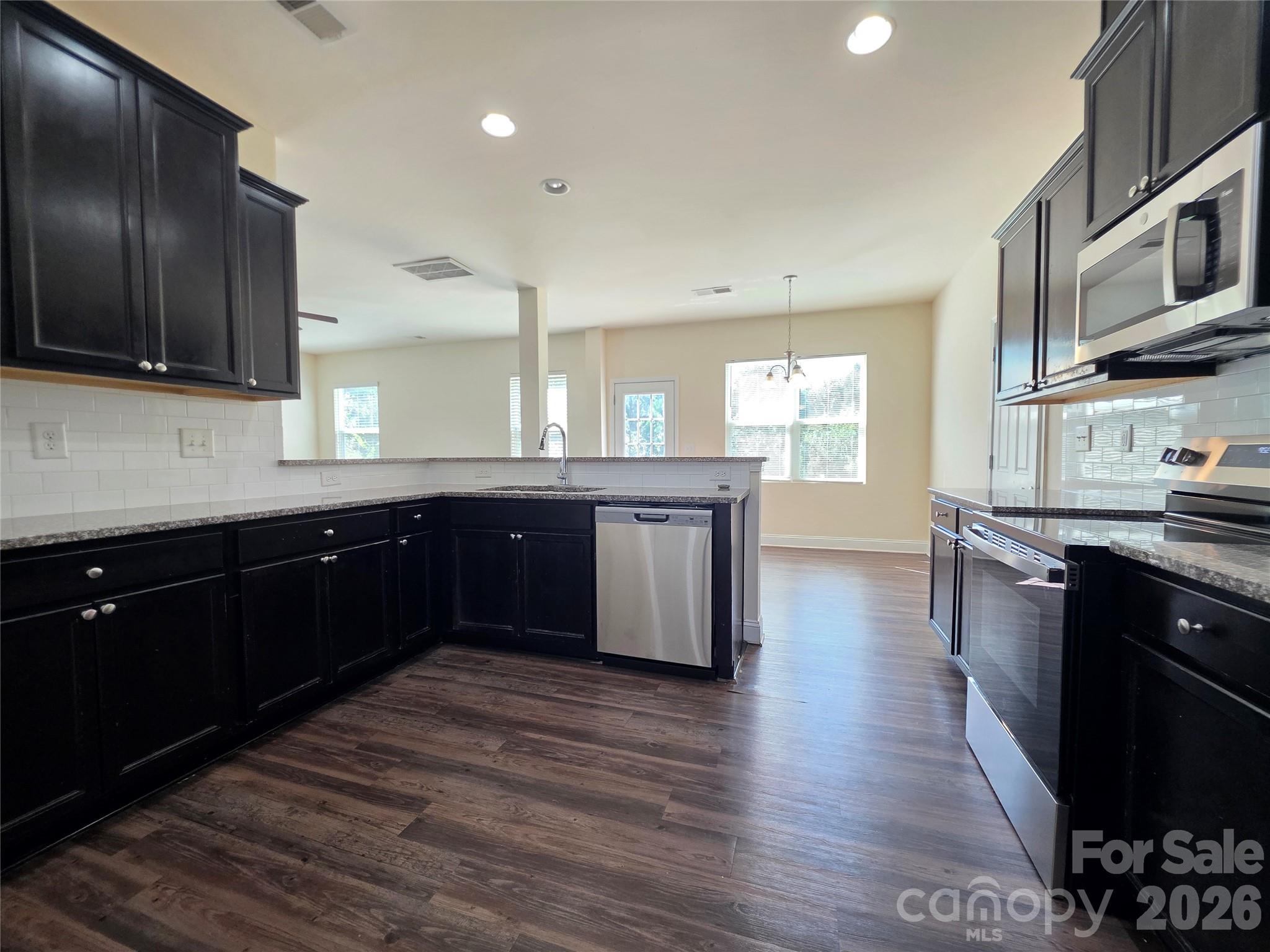 Single Family Residence at 104 Sassafras Road, Mooresville, photo 3 of 27