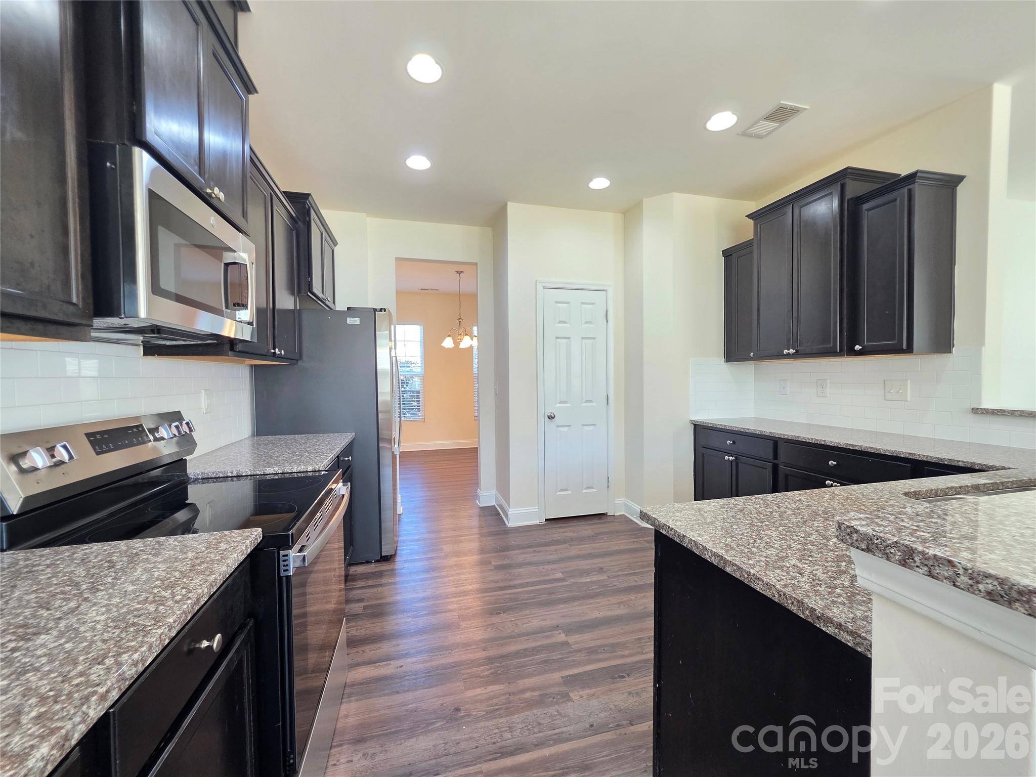 Single Family Residence at 104 Sassafras Road, Mooresville, photo 4 of 27
