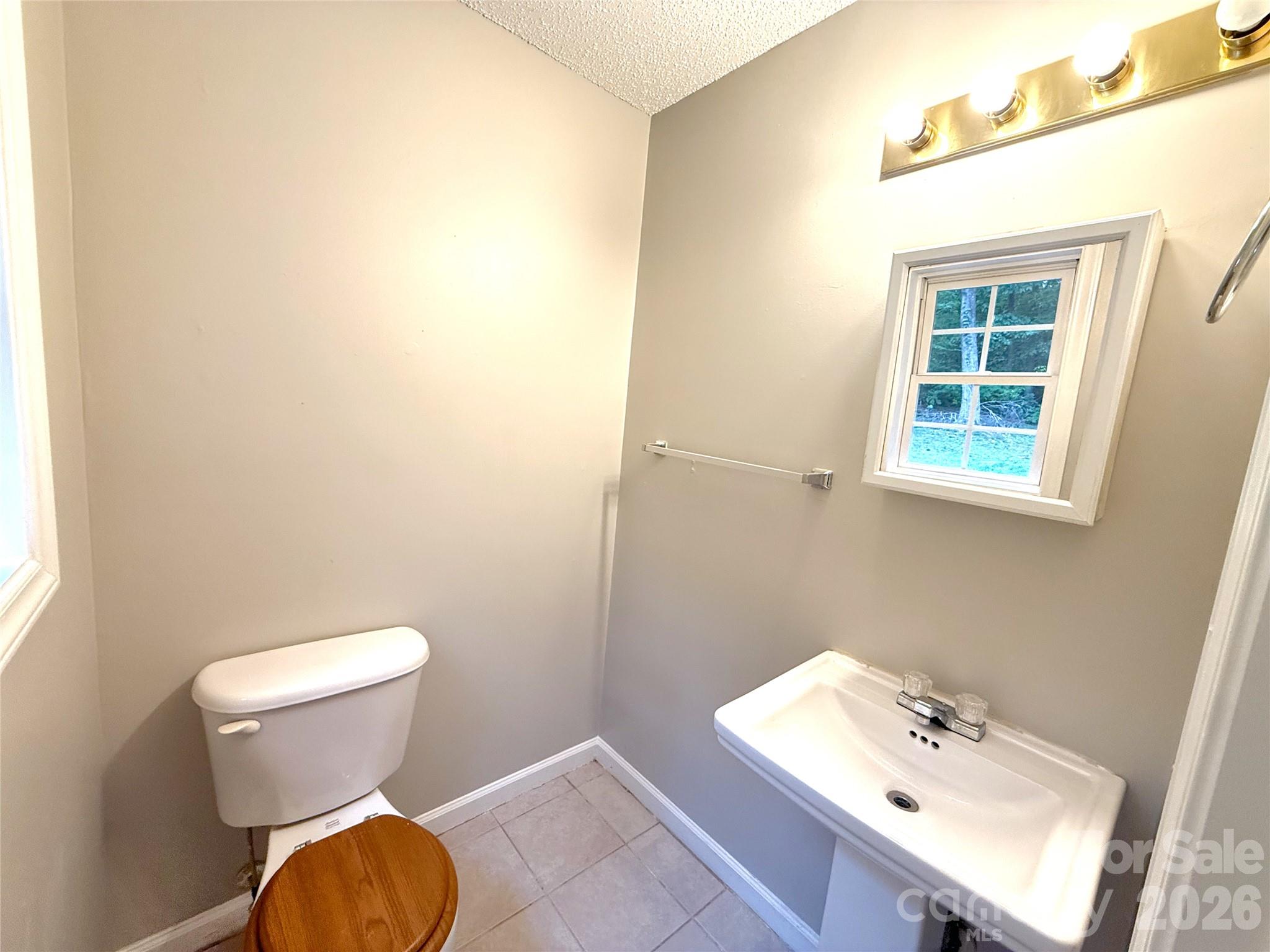 Single Family Residence at 409 Skyline Drive, Salisbury, photo 9 of 25