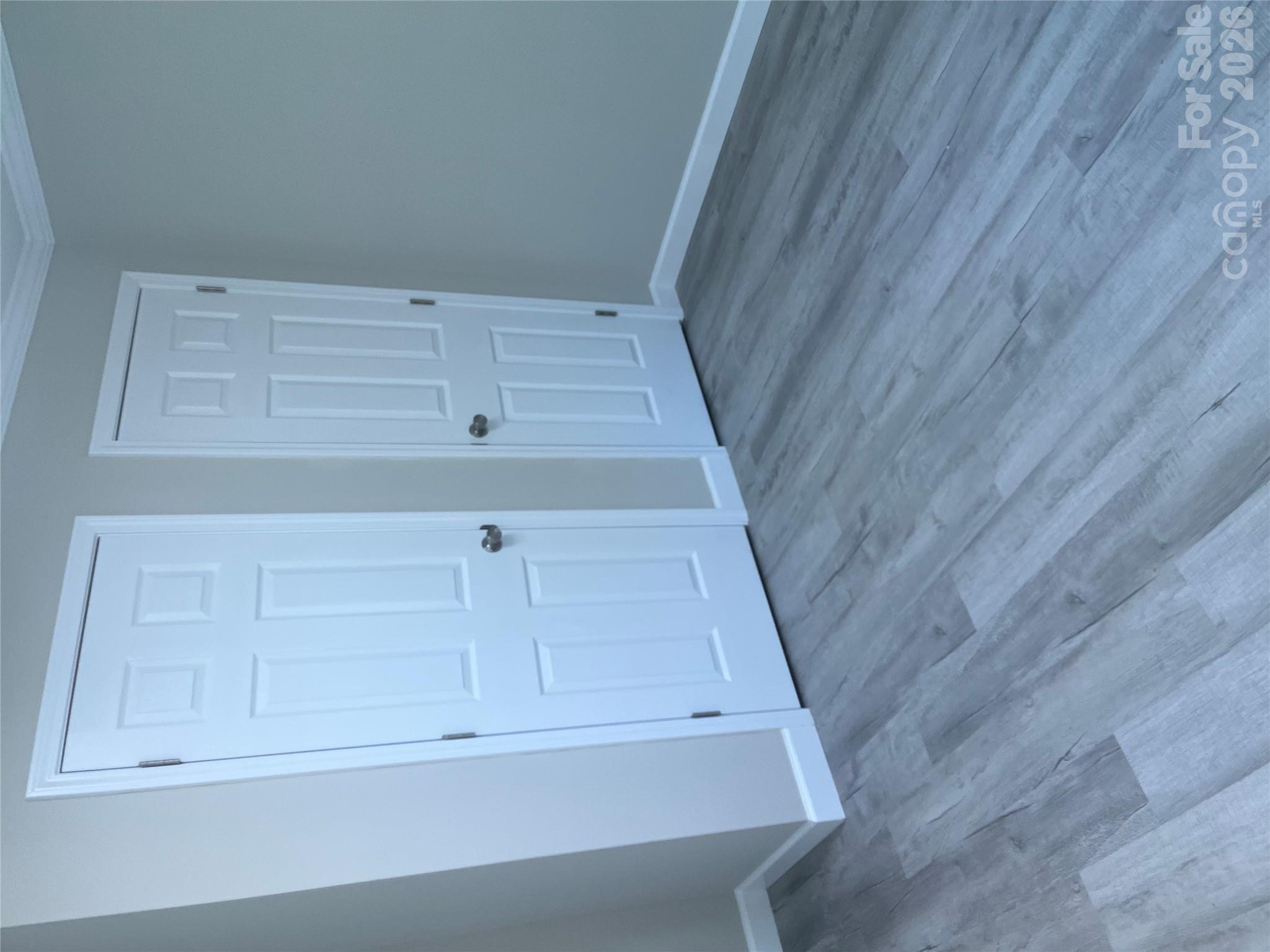 Single Family Residence at 581 Sutton Spring Road, York, photo 5 of 14