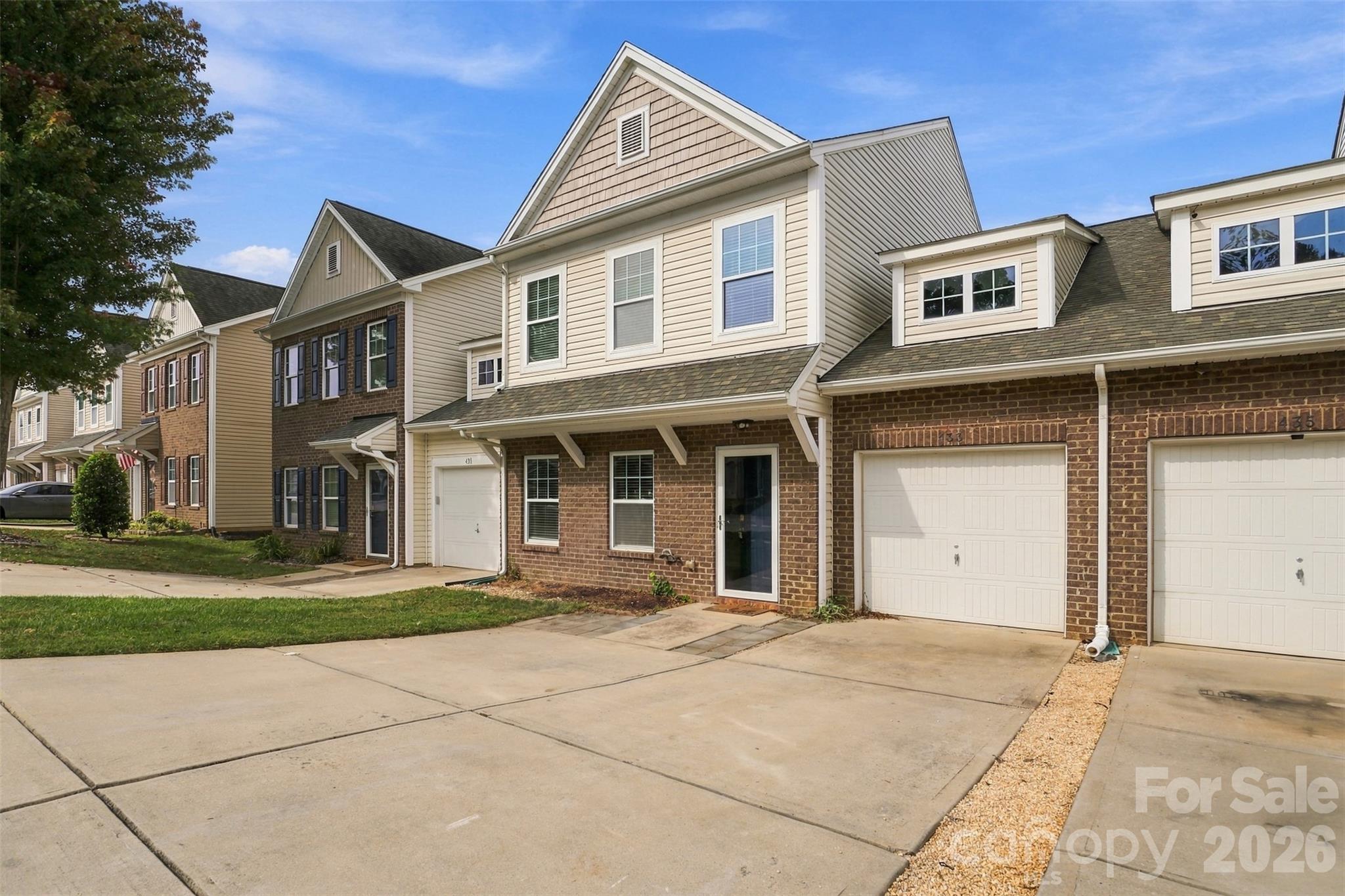Townhouse at 433 Battery Circle, Clover, photo 3 of 32