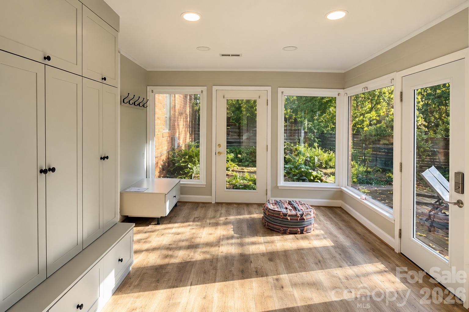 Single Family Residence at 1225 E Barden Road, Charlotte, photo 11 of 34