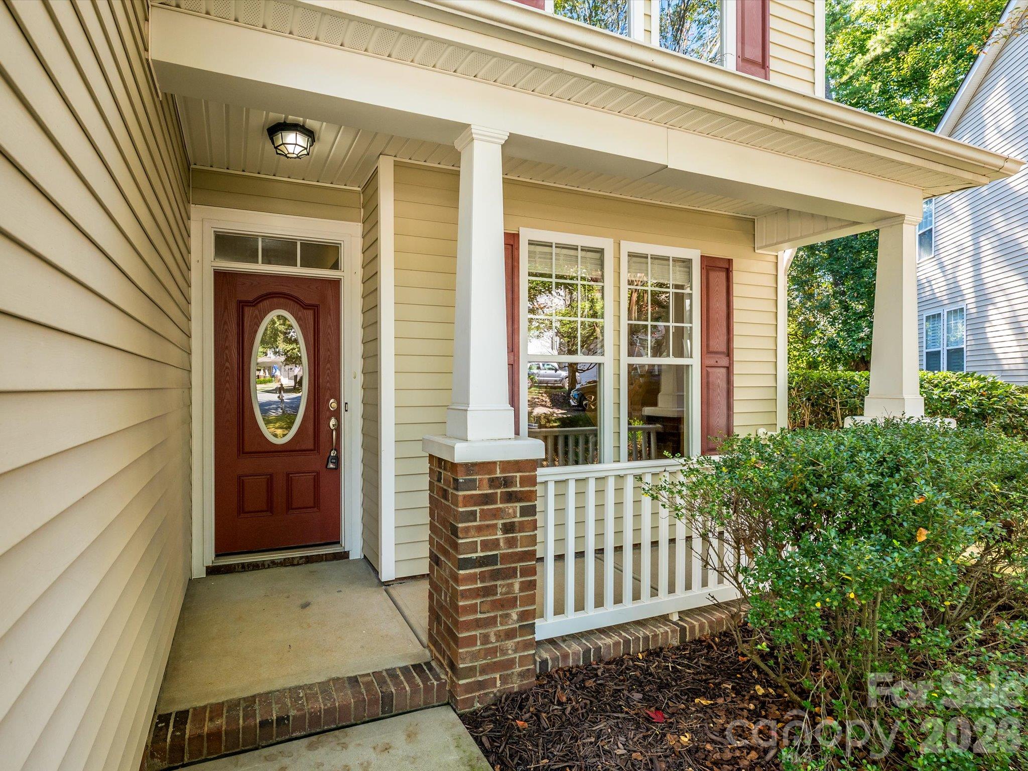 Single Family Residence at 9833 Coatbridge Drive, Charlotte, photo 2 of 42