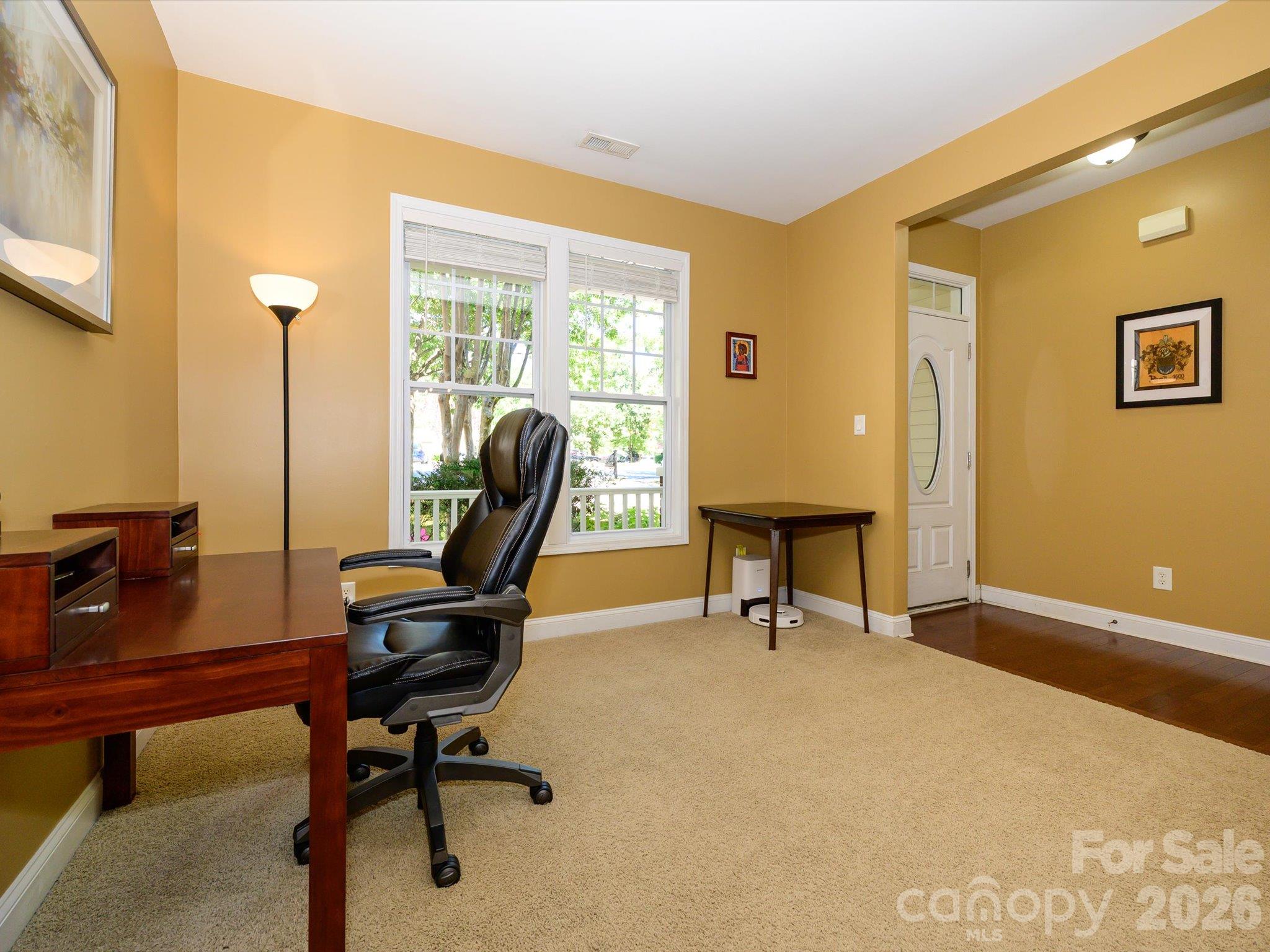 Single Family Residence at 9833 Coatbridge Drive, Charlotte, photo 6 of 42