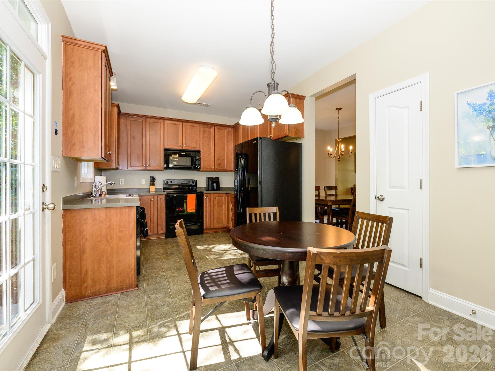Single Family Residence at 9833 Coatbridge Drive, Charlotte, photo 15 of 42