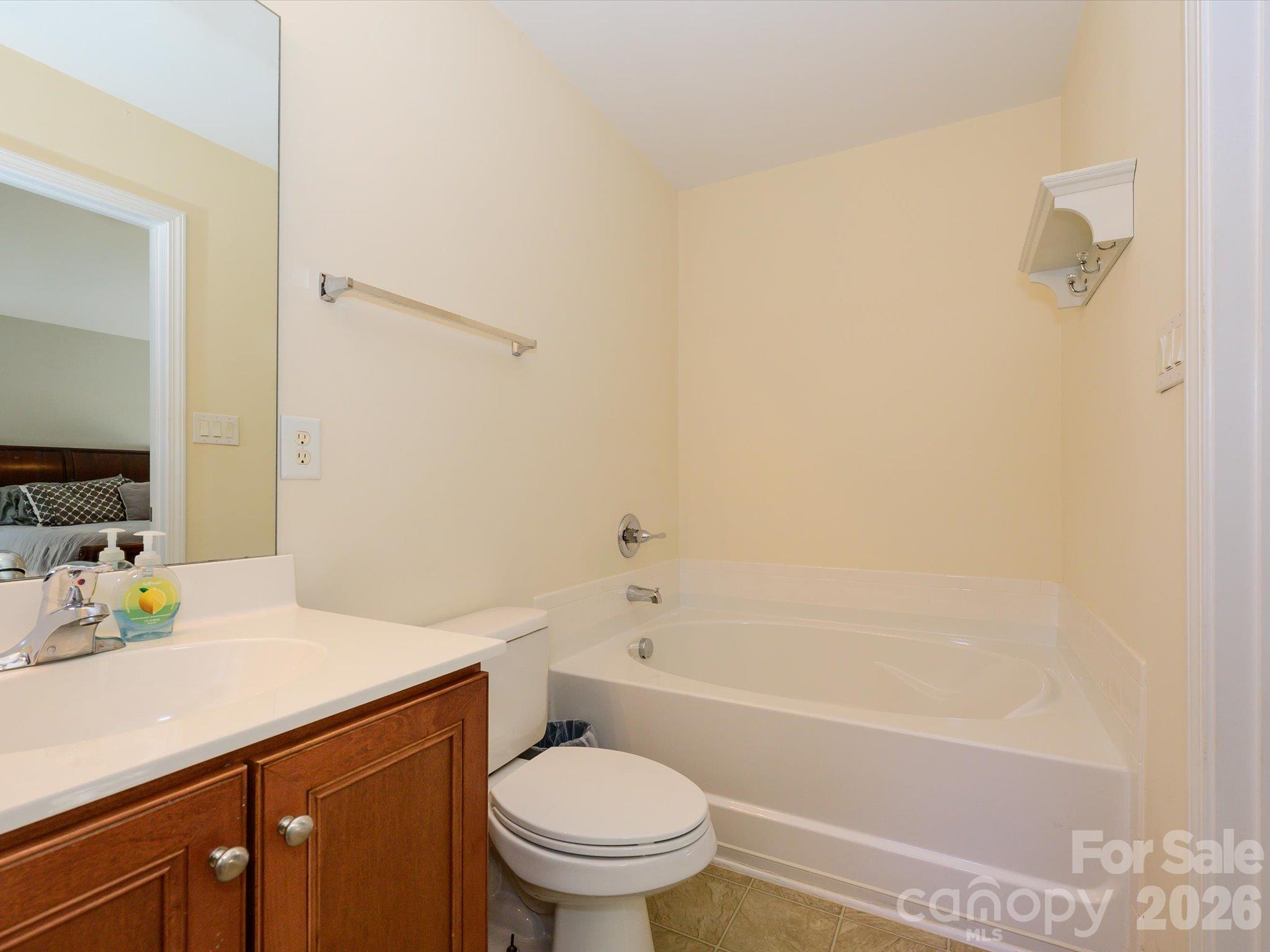 Single Family Residence at 9833 Coatbridge Drive, Charlotte, photo 27 of 42