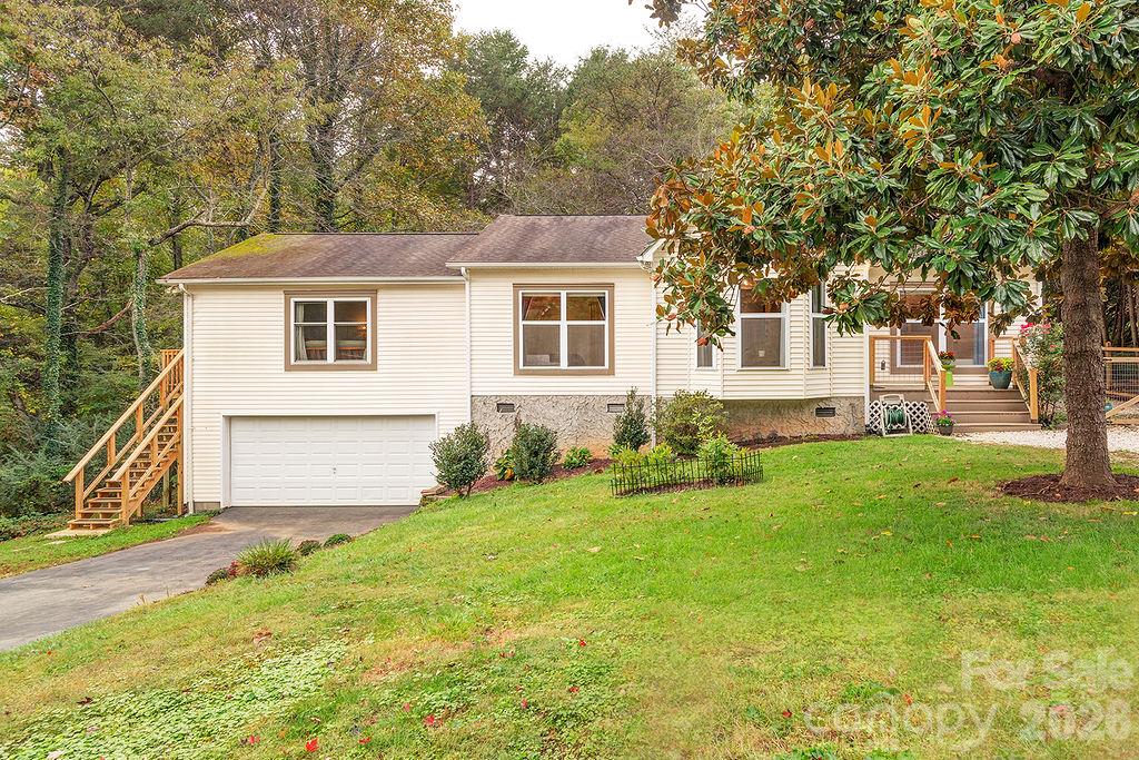Single Family Residence at 5 Parkway Creek Drive, Asheville